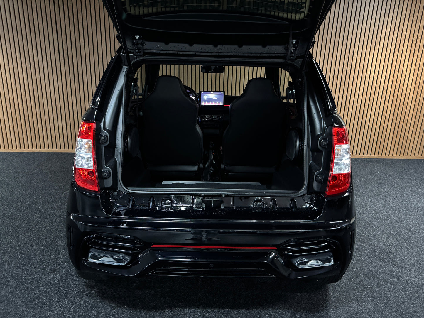 Ligier JS50 Ultimate Sport Facelift | KLIMA / | AMBI LIGHT / SERVO / APPLE CARPLAY / | 8 PS DCI Motor | 45 km/h | Rückfahrkamera | Innerhalb 250 KM Kostenlose Lieferung | Mopedauto | Leichtmobile