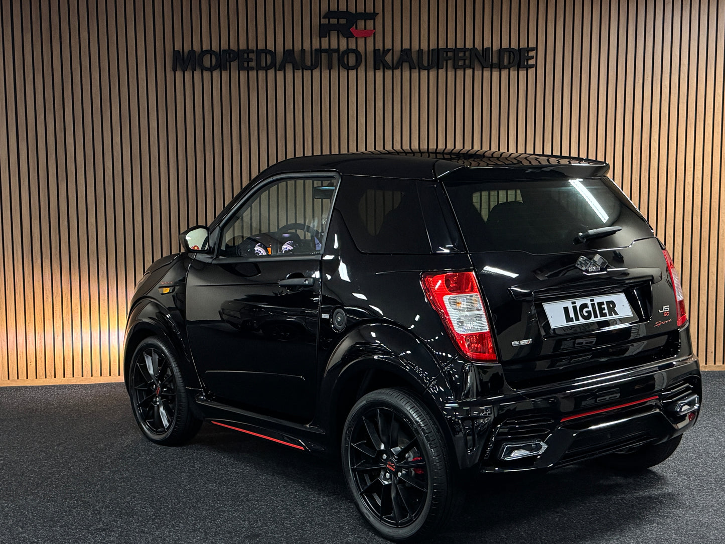 Ligier JS50 Ultimate Sport Facelift | KLIMA / | AMBI LIGHT / SERVO / APPLE CARPLAY / | 8 PS DCI Motor | 45 km/h | Rückfahrkamera | Innerhalb 250 KM Kostenlose Lieferung | Mopedauto | Leichtmobile