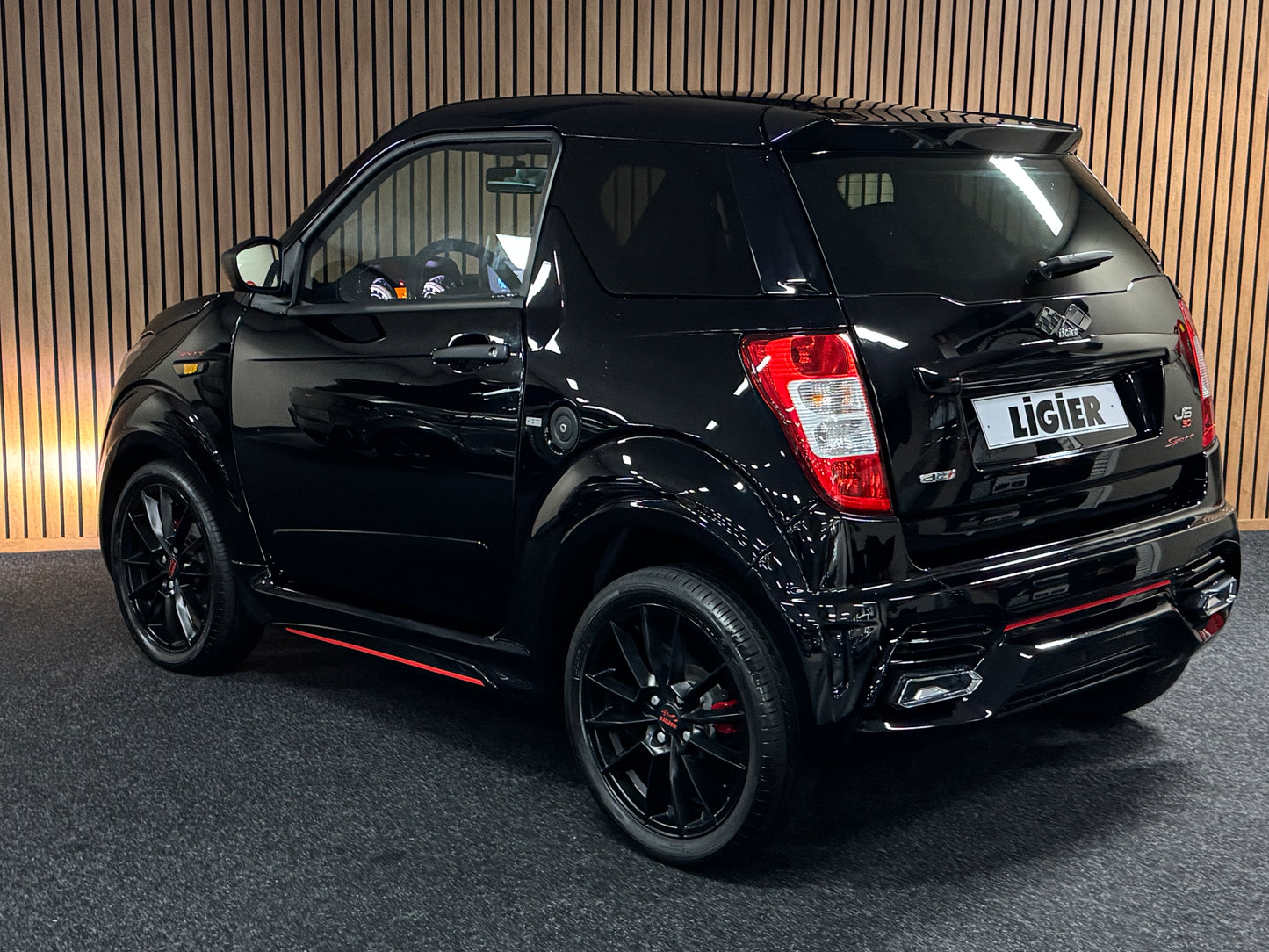 Ligier JS50 Ultimate Sport Facelift | KLIMA / | AMBI LIGHT / SERVO / APPLE CARPLAY / | 8 PS DCI Motor | 45 km/h | Rückfahrkamera | Innerhalb 250 KM Kostenlose Lieferung | Mopedauto | Leichtmobile