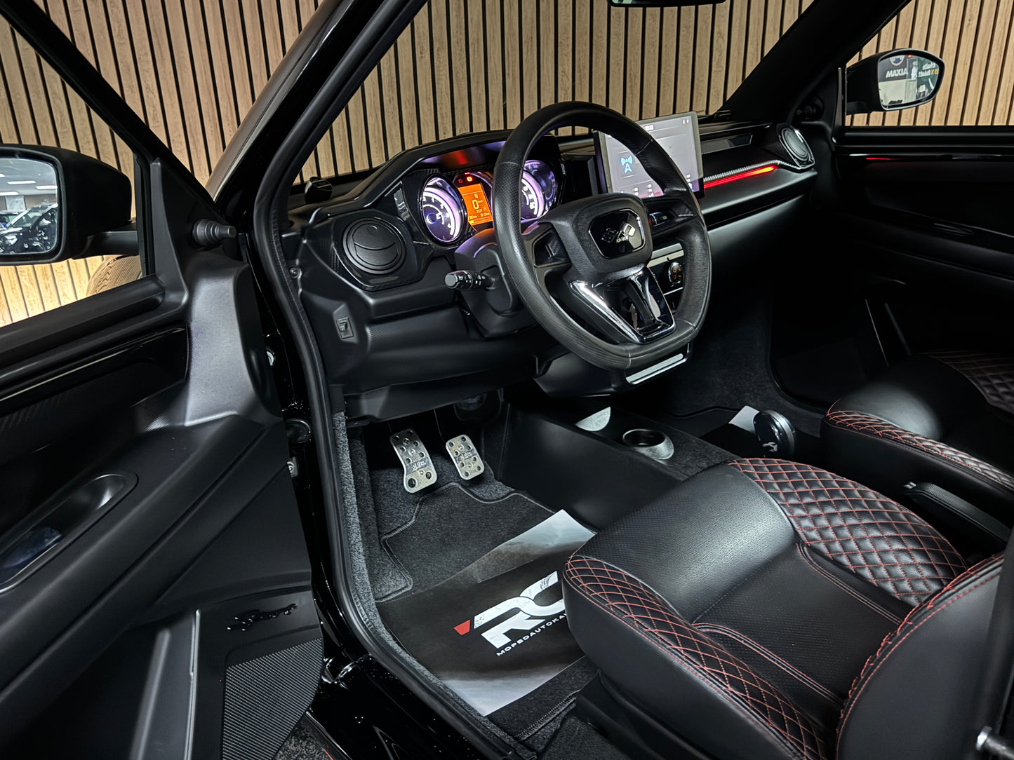 Ligier JS50 Ultimate Sport Facelift | KLIMA / | AMBI LIGHT / SERVO / APPLE CARPLAY / | 8 PS DCI Motor | 45 km/h | Rückfahrkamera | Innerhalb 250 KM Kostenlose Lieferung | Mopedauto | Leichtmobile