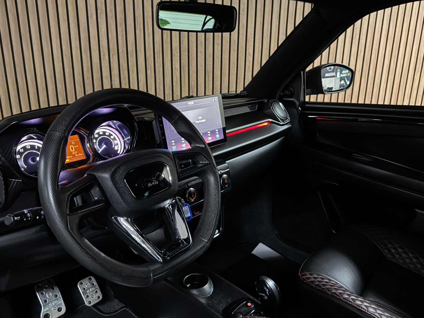Ligier JS50 Ultimate Sport Facelift | KLIMA / | AMBI LIGHT / SERVO / APPLE CARPLAY / | 8 PS DCI Motor | 45 km/h | Rückfahrkamera | Innerhalb 250 KM Kostenlose Lieferung | Mopedauto | Leichtmobile