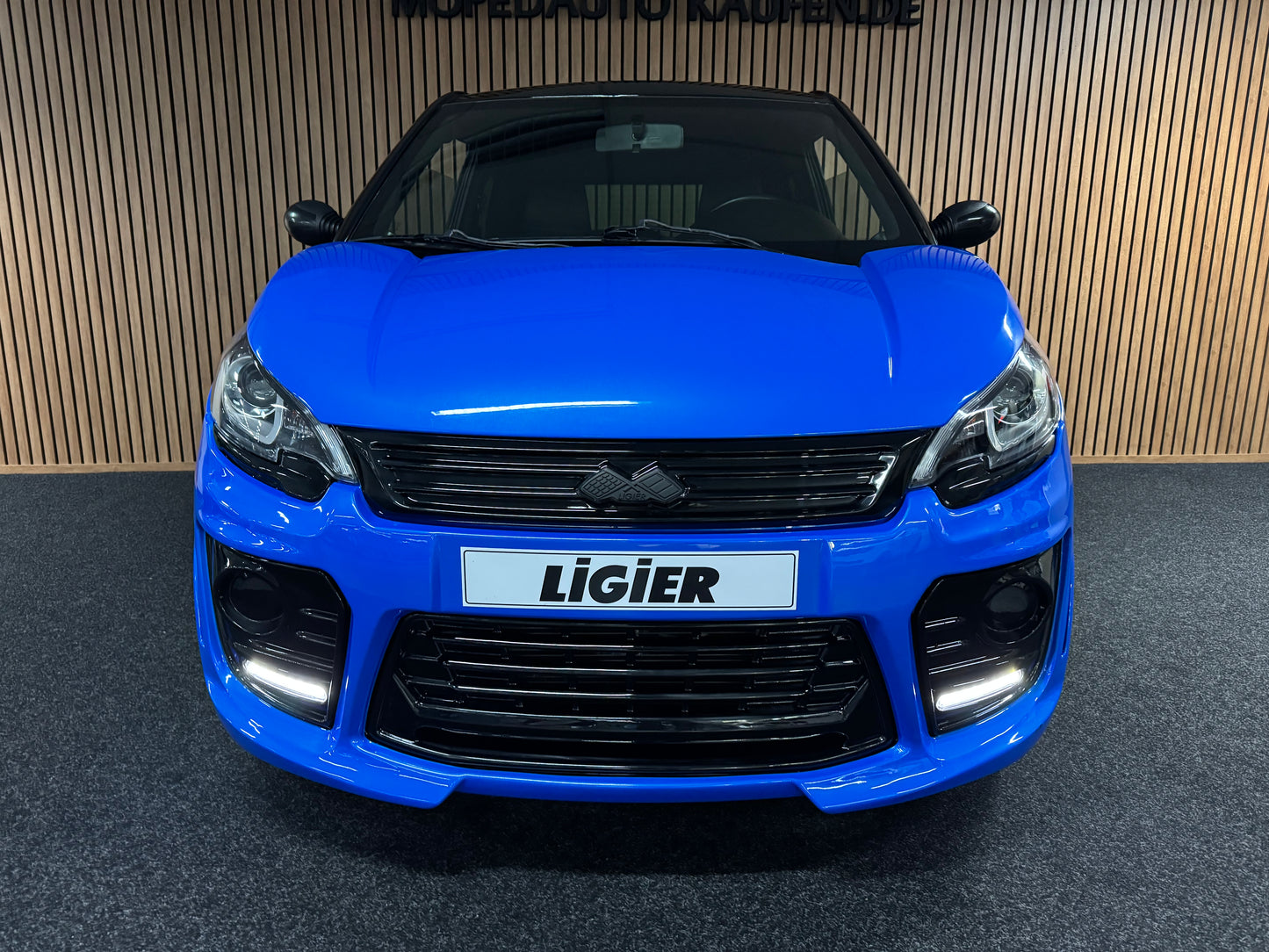 Ligier JS50 Ultimate Sport | 8 PS leiser DCI Motor | 45 km/h | Rückfahrkamera | Innerhalb 250 KM Kostenlose Lieferung | Mopedauto | Leichtmobile