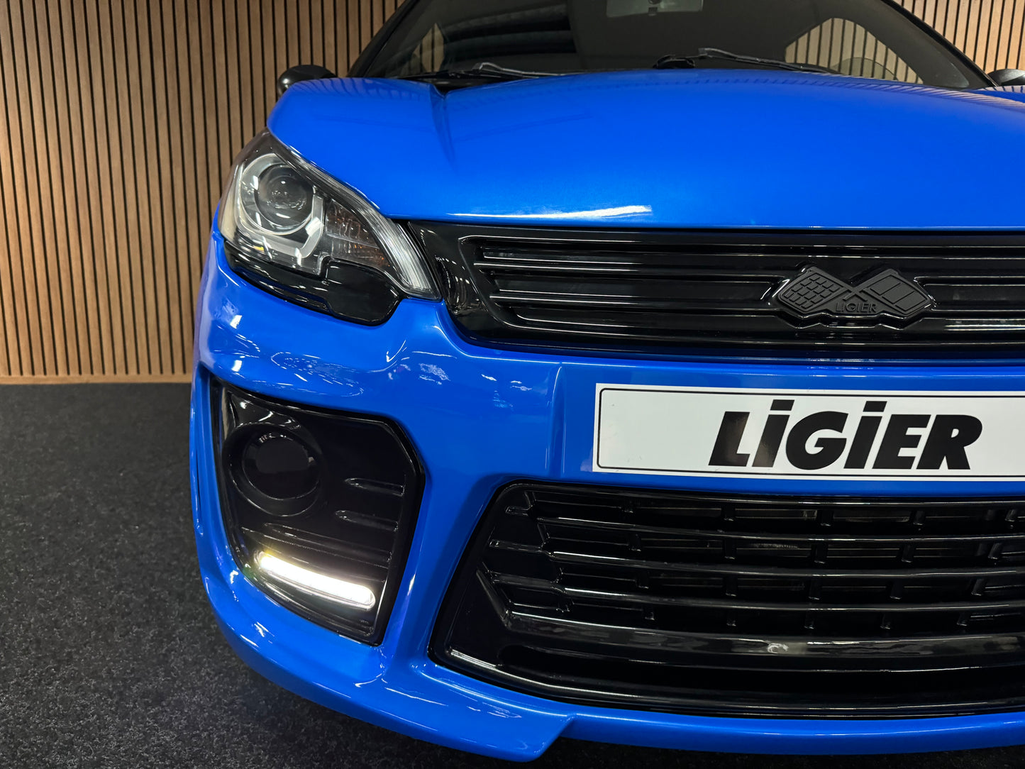 Ligier JS50 Ultimate Sport | 8 PS leiser DCI Motor | 45 km/h | Rückfahrkamera | Innerhalb 250 KM Kostenlose Lieferung | Mopedauto | Leichtmobile