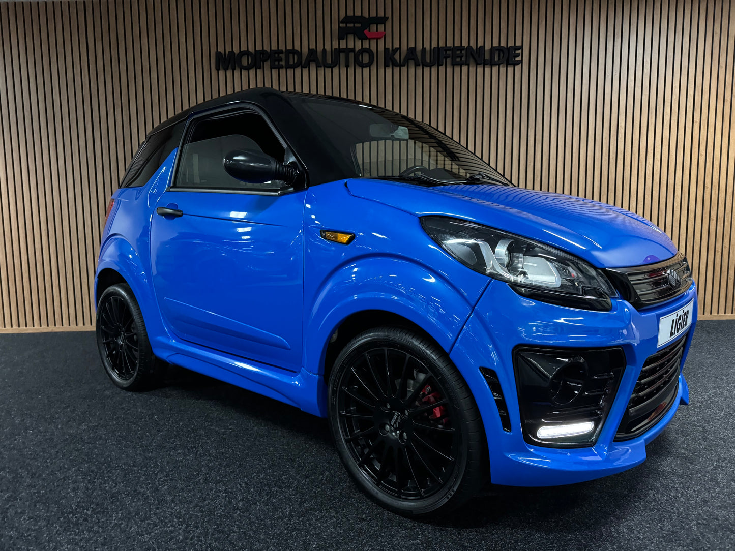 Ligier JS50 Ultimate Sport | 8 PS leiser DCI Motor | 45 km/h | Rückfahrkamera | Innerhalb 250 KM Kostenlose Lieferung | Mopedauto | Leichtmobile