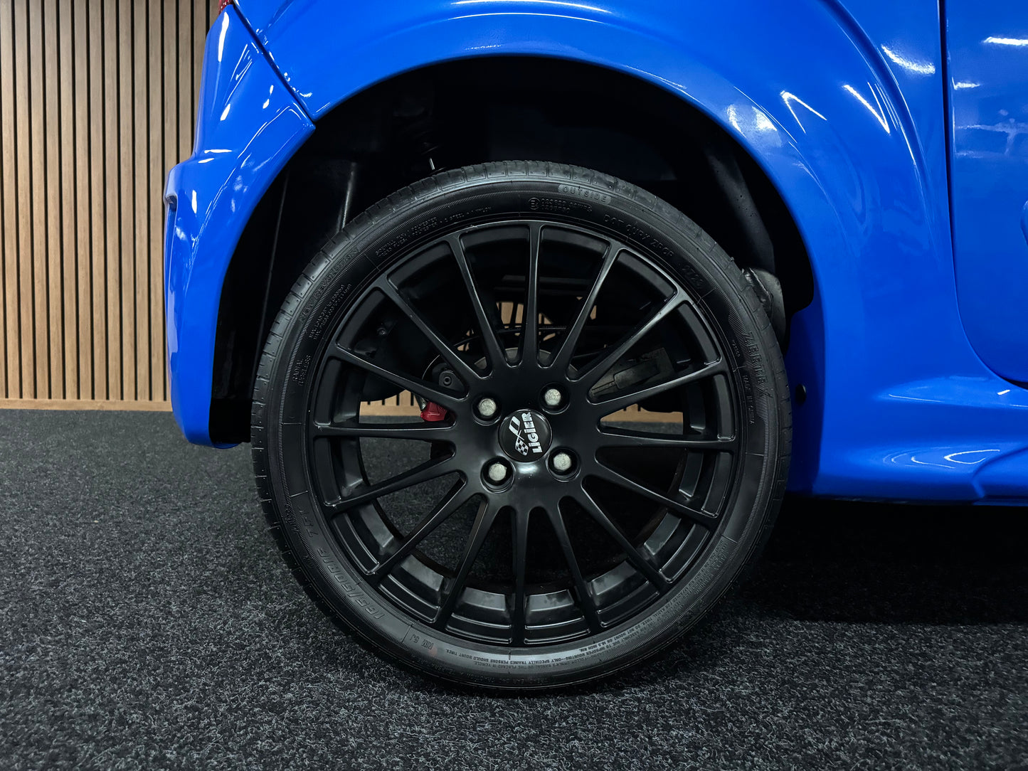 Ligier JS50 Ultimate Sport | 8 PS leiser DCI Motor | 45 km/h | Rückfahrkamera | Innerhalb 250 KM Kostenlose Lieferung | Mopedauto | Leichtmobile