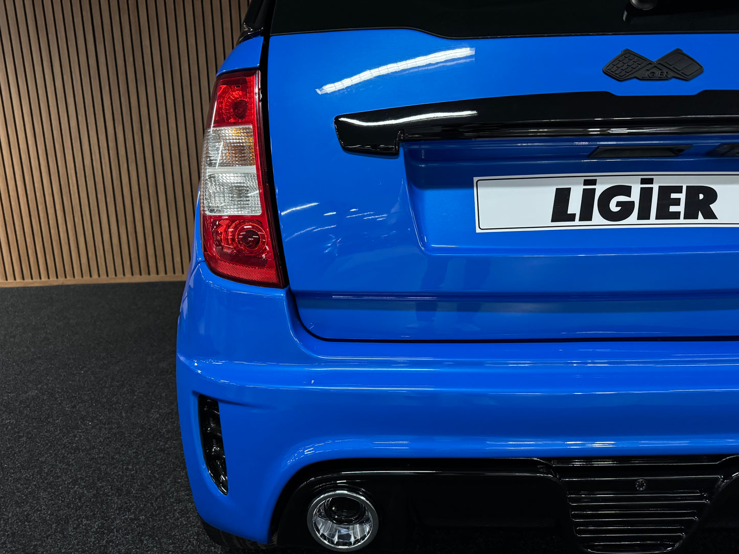 Ligier JS50 Ultimate Sport | 8 PS leiser DCI Motor | 45 km/h | Rückfahrkamera | Innerhalb 250 KM Kostenlose Lieferung | Mopedauto | Leichtmobile