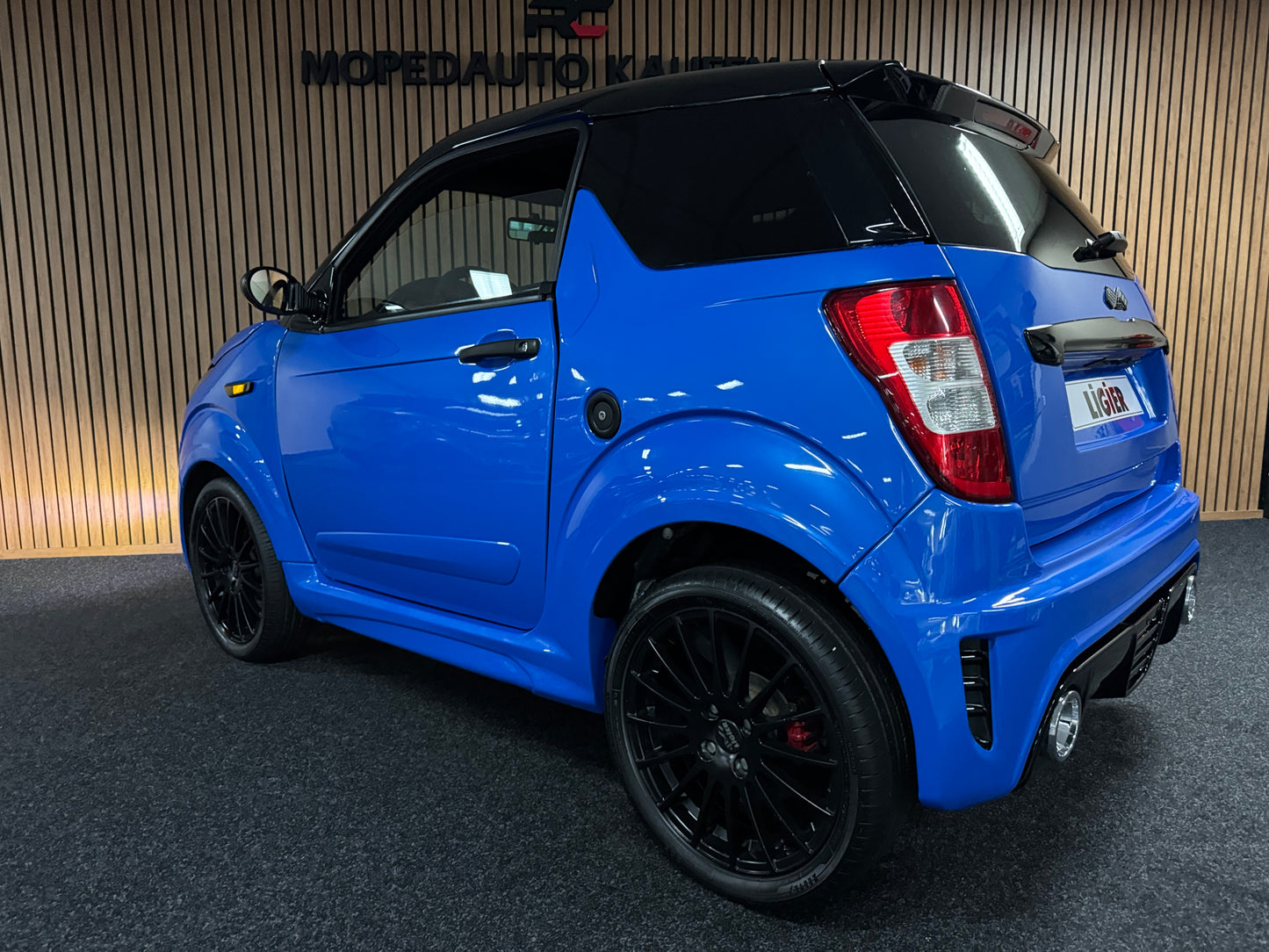 Ligier JS50 Ultimate Sport | 8 PS leiser DCI Motor | 45 km/h | Rückfahrkamera | Innerhalb 250 KM Kostenlose Lieferung | Mopedauto | Leichtmobile