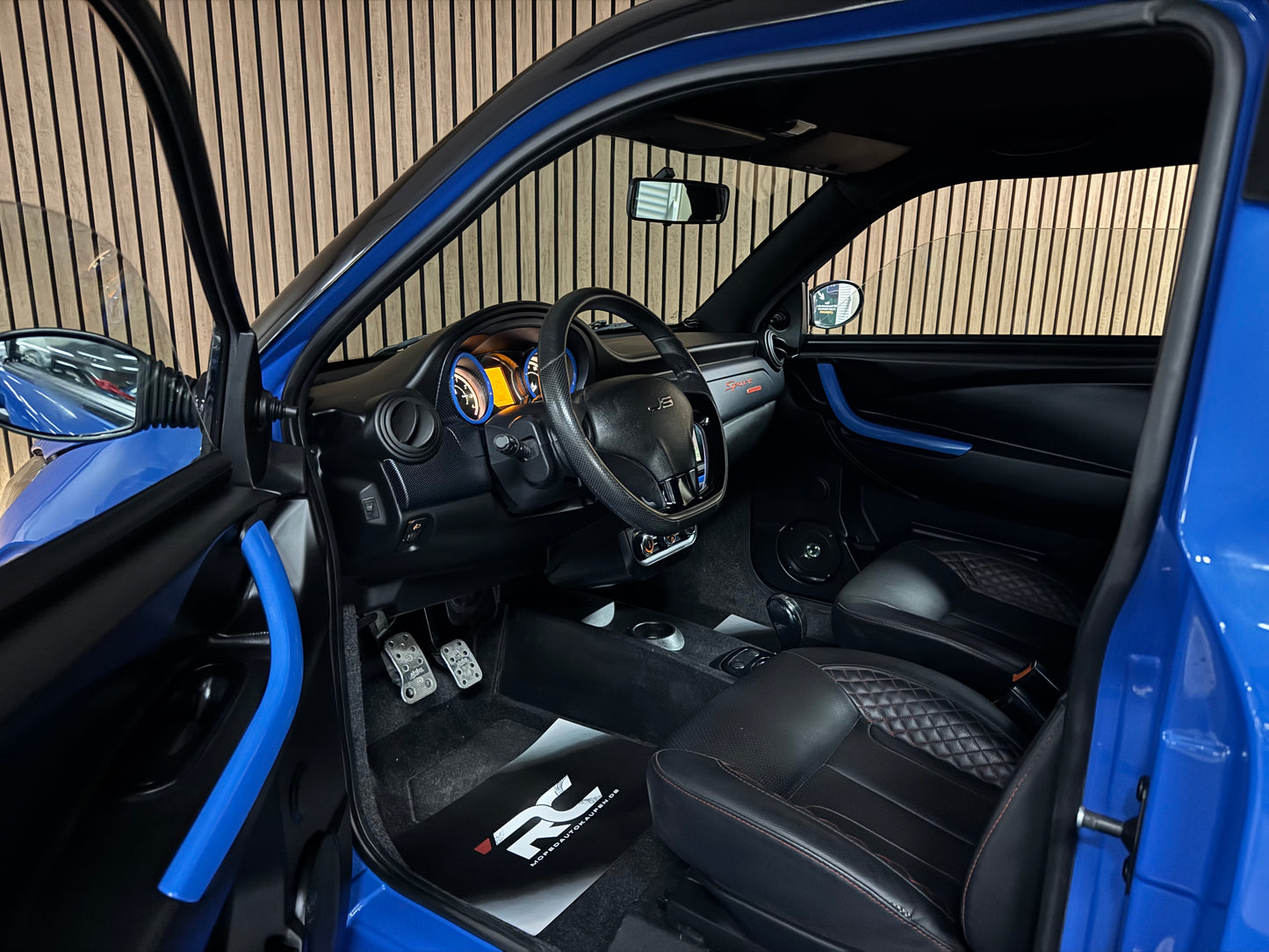 Ligier JS50 Ultimate Sport | 8 PS leiser DCI Motor | 45 km/h | Rückfahrkamera | Innerhalb 250 KM Kostenlose Lieferung | Mopedauto | Leichtmobile