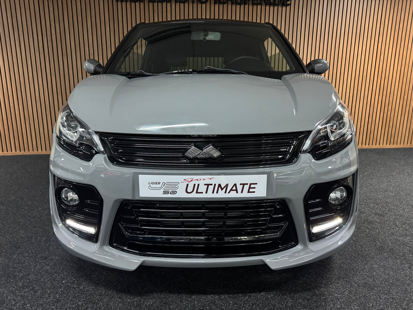 Ligier JS50 Ultimate Sport | Nardo Grey | Servolenkung | Sitzheizung | 8 PS leiser DCI Motor | 45 km/h | Rückfahrkamera | Innerhalb 250 KM Kostenlose Lieferung | Mopedauto | Leichtmobile