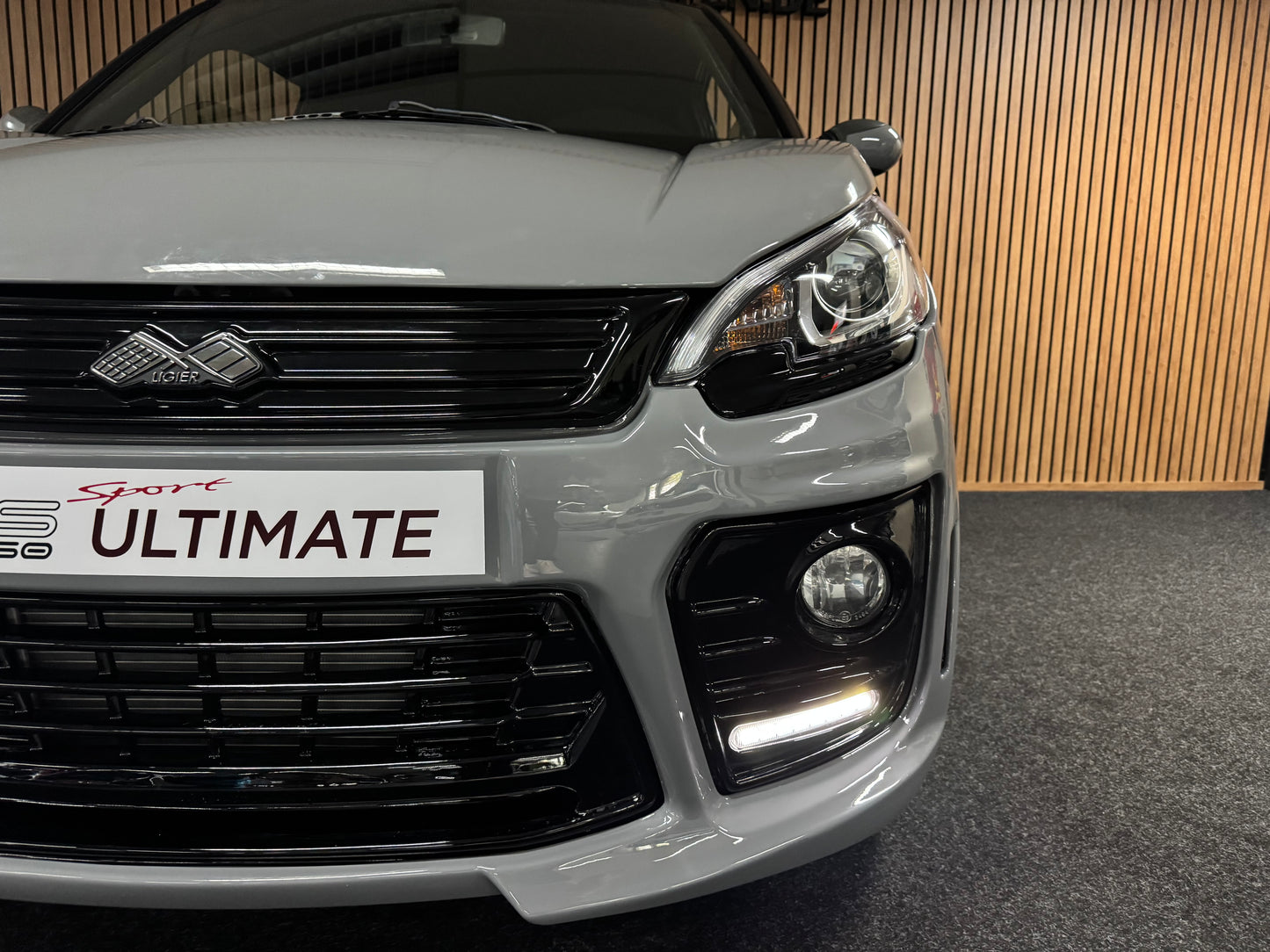 Ligier JS50 Ultimate Sport | Nardo Grey | Servolenkung | Sitzheizung | 8 PS leiser DCI Motor | 45 km/h | Rückfahrkamera | Innerhalb 250 KM Kostenlose Lieferung | Mopedauto | Leichtmobile