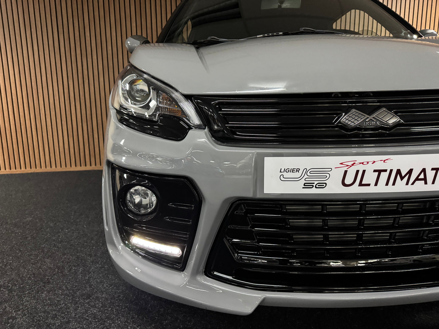 Ligier JS50 Ultimate Sport | Nardo Grey | Servolenkung | Sitzheizung | 8 PS leiser DCI Motor | 45 km/h | Rückfahrkamera | Innerhalb 250 KM Kostenlose Lieferung | Mopedauto | Leichtmobile