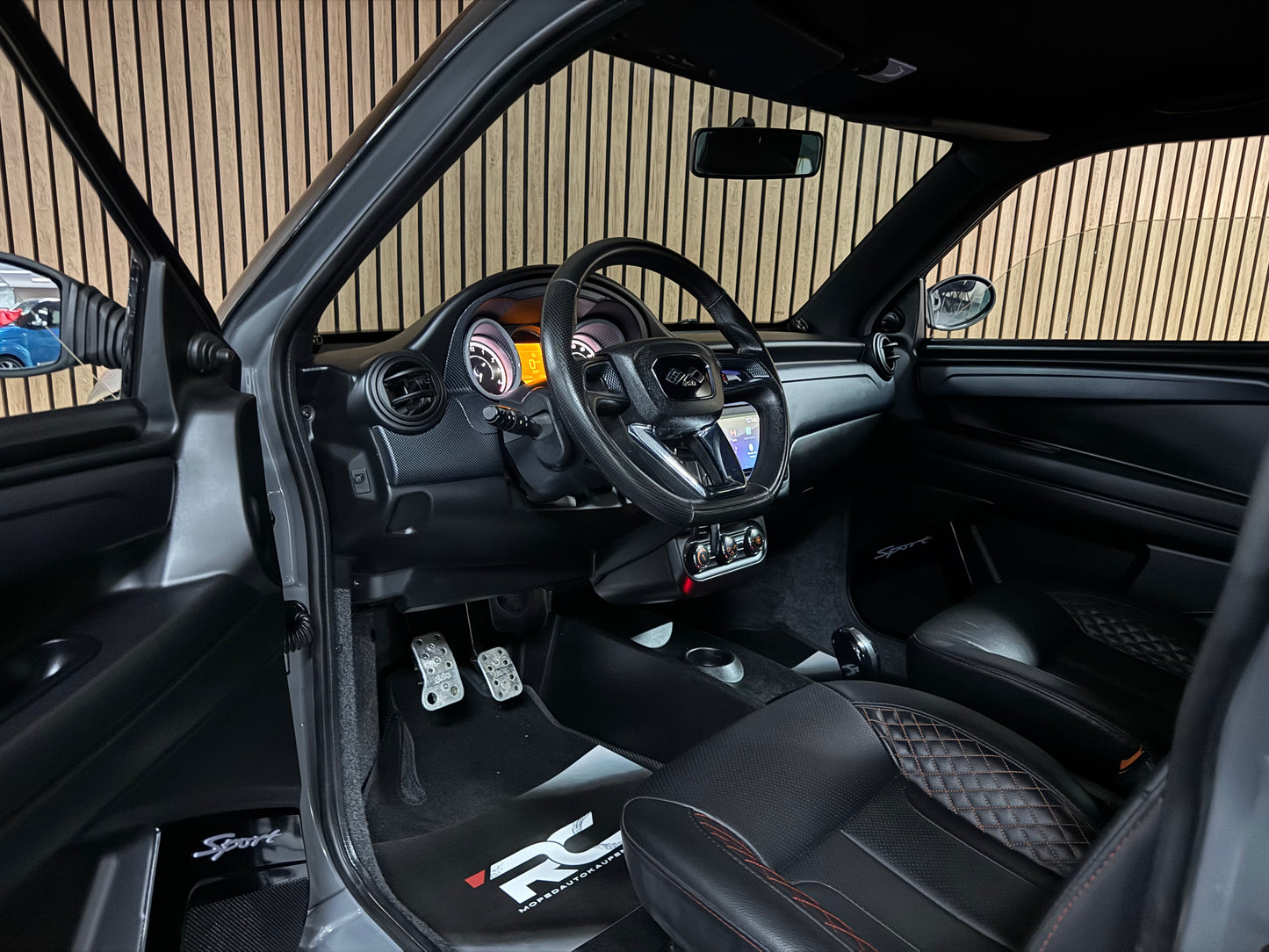 Ligier JS50 Ultimate Sport | Nardo Grey | Servolenkung | Sitzheizung | 8 PS leiser DCI Motor | 45 km/h | Rückfahrkamera | Innerhalb 250 KM Kostenlose Lieferung | Mopedauto | Leichtmobile