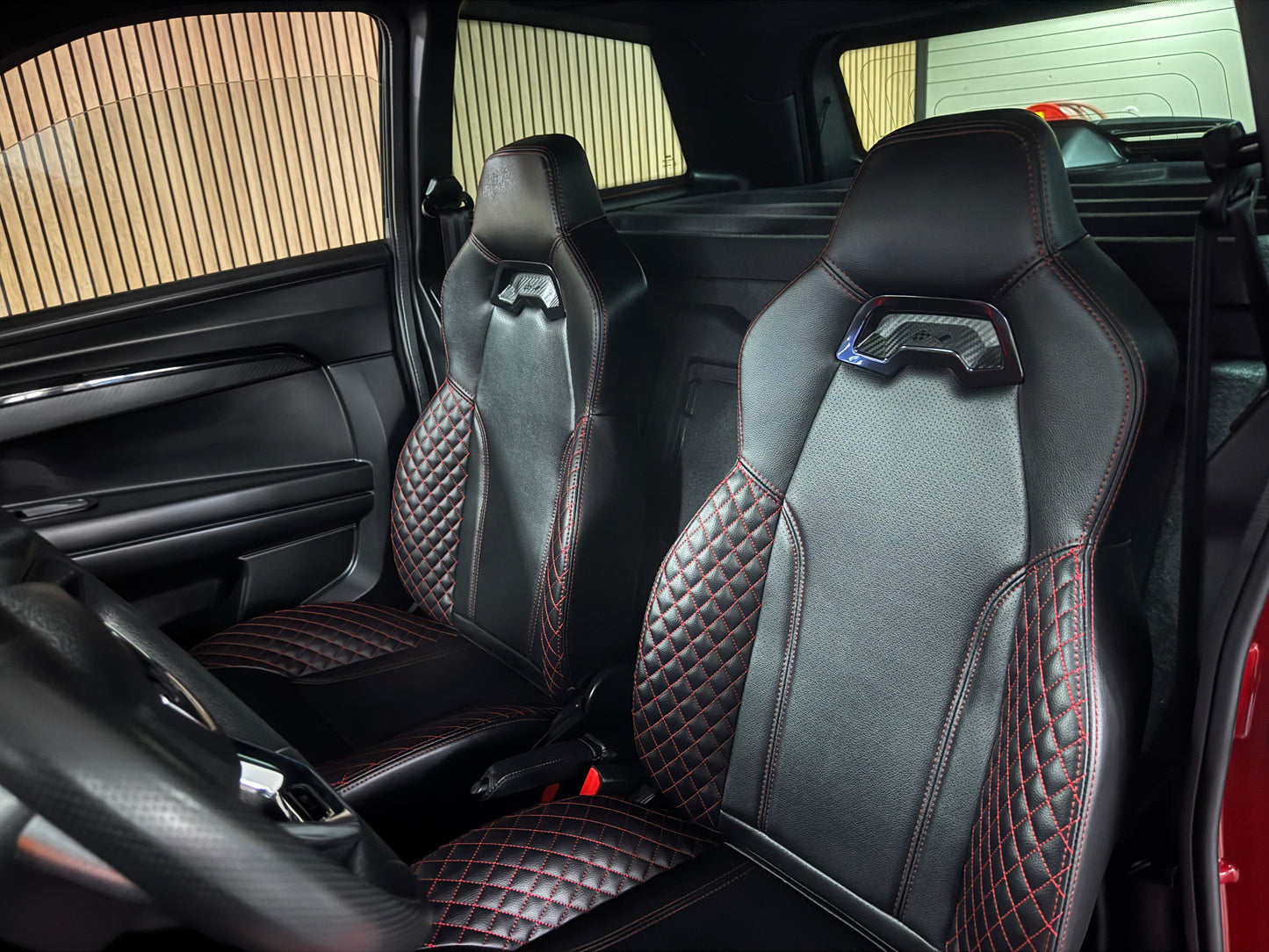 Ligier JS60 Sport Ultimate 2024 | 3053 KM !! | Servolenkung | Ambientebeleuchtung 8 PS leiser DCI Motor | 45 km/h | Rückfahrkamera | Innerhalb 250 KM Kostenlose Lieferung | Mopedauto | Leichtmobile