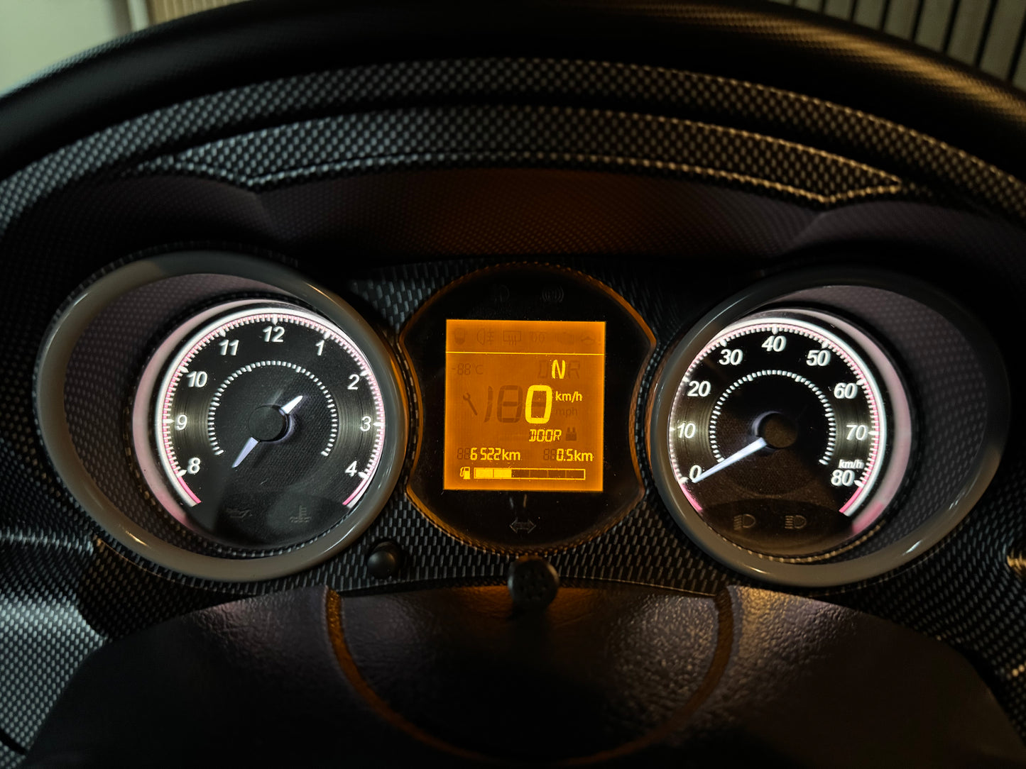Ligier JS50 Ultimate Sport | Nardo Grey | Servolenkung | Sitzheizung | 8 PS leiser DCI Motor | 45 km/h | Rückfahrkamera | Innerhalb 250 KM Kostenlose Lieferung | Mopedauto | Leichtmobile