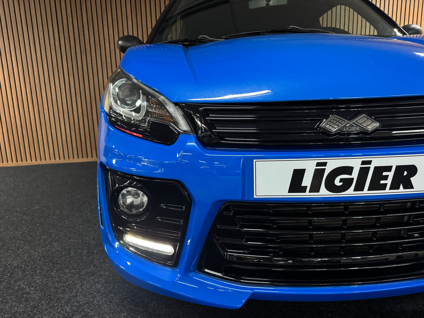 Ligier JS50 Ultimate Sport |  8 PS leiser DCI Motor | 45 km/h | Rückfahrkamera | Innerhalb 250 KM Kostenlose Lieferung | Mopedauto | Leichtmobile