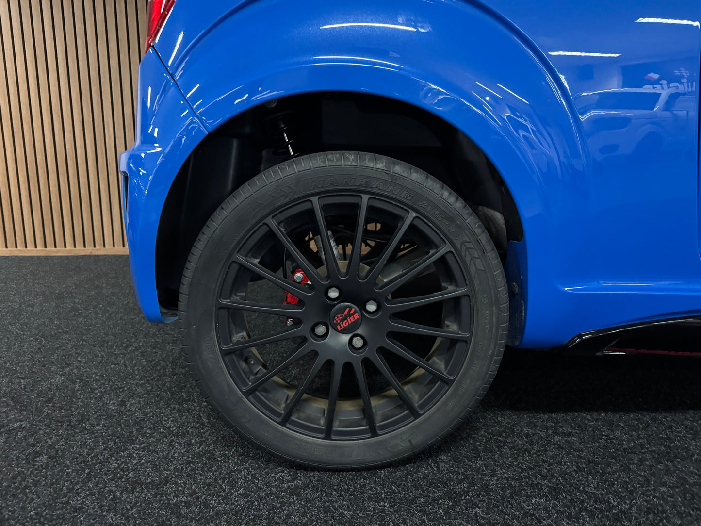 Ligier JS50 Ultimate Sport |  8 PS leiser DCI Motor | 45 km/h | Rückfahrkamera | Innerhalb 250 KM Kostenlose Lieferung | Mopedauto | Leichtmobile