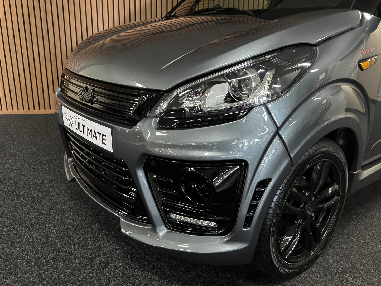 Ligier JS50 Sport / Leiser DCI Motor / Spotify DAB+ Servolenkung | 45 km/h | Innerhalb 250 KM Kostenlose Lieferung | Mopedauto | Leichtmobile