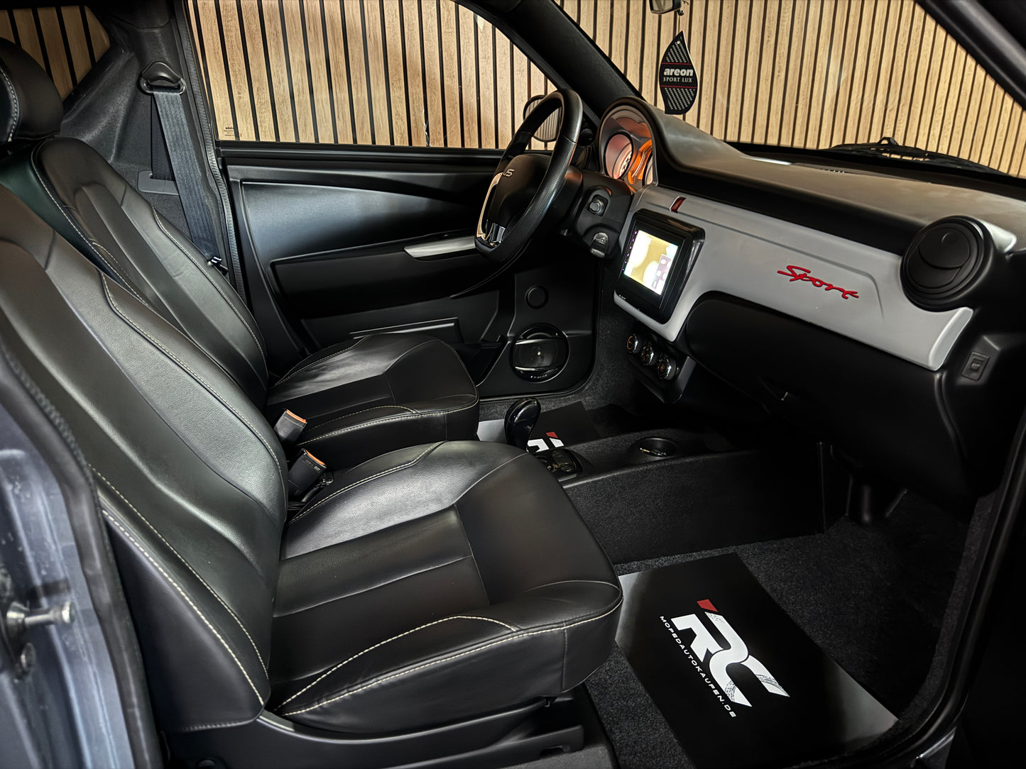 Ligier JS50 Sport / Leiser DCI Motor / Spotify DAB+ Servolenkung | 45 km/h | Innerhalb 250 KM Kostenlose Lieferung | Mopedauto | Leichtmobile