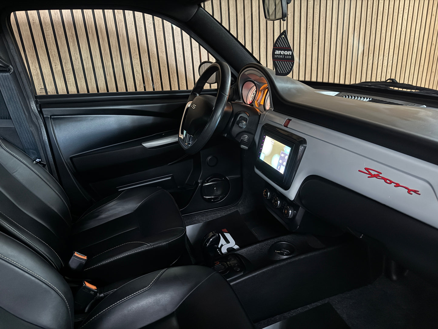 Ligier JS50 Sport / Leiser DCI Motor / Spotify DAB+ Servolenkung | 45 km/h | Innerhalb 250 KM Kostenlose Lieferung | Mopedauto | Leichtmobile