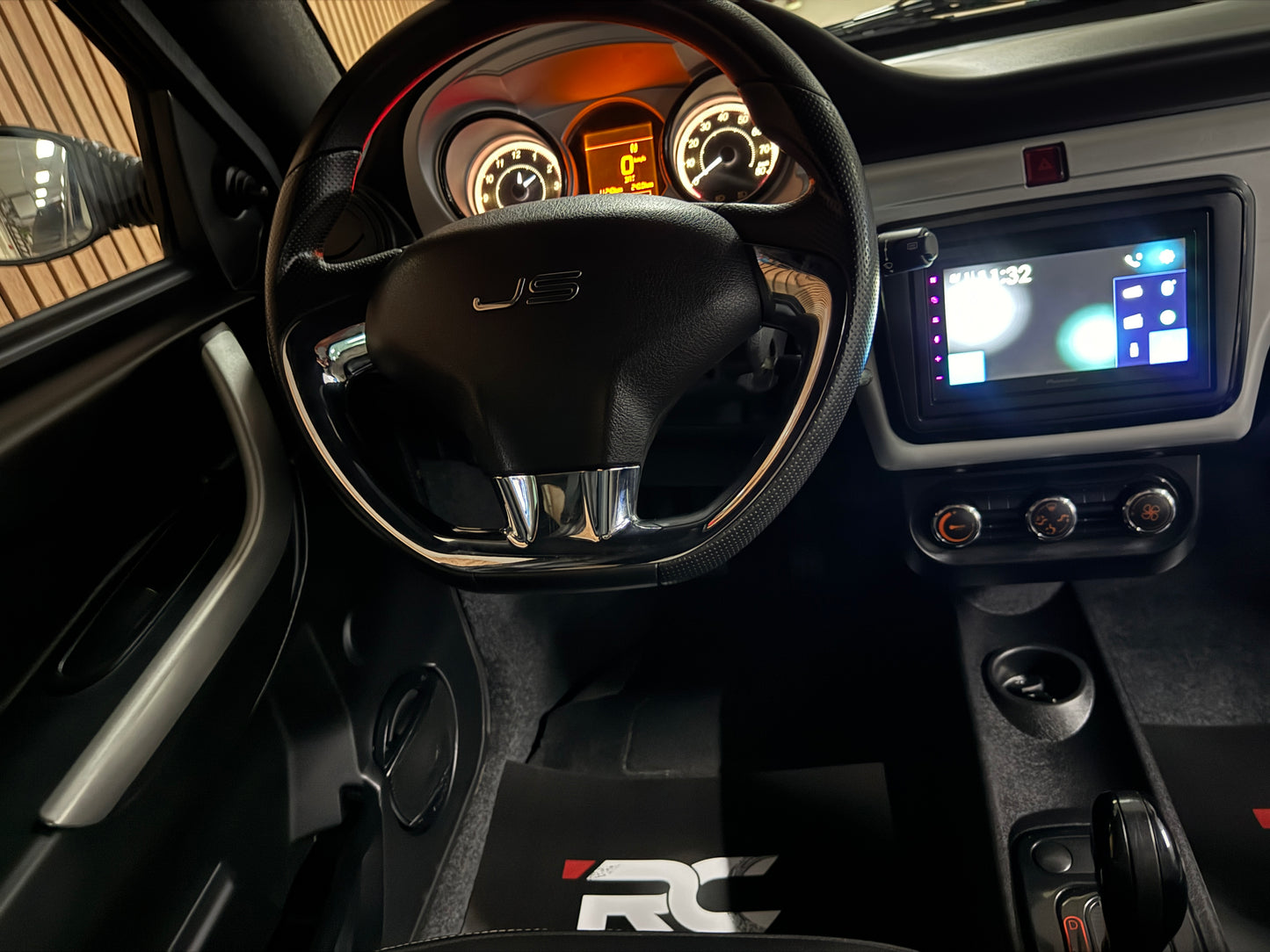 Ligier JS50 Sport / Leiser DCI Motor / Spotify DAB+ Servolenkung | 45 km/h | Innerhalb 250 KM Kostenlose Lieferung | Mopedauto | Leichtmobile