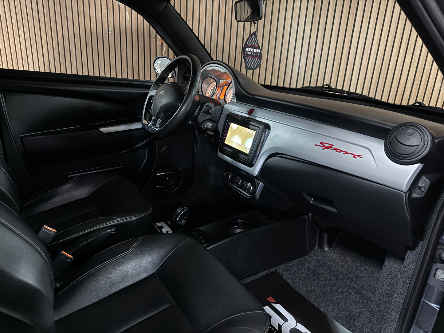 Ligier JS50 Sport / Leiser DCI Motor / Spotify DAB+ Servolenkung | 45 km/h | Innerhalb 250 KM Kostenlose Lieferung | Mopedauto | Leichtmobile