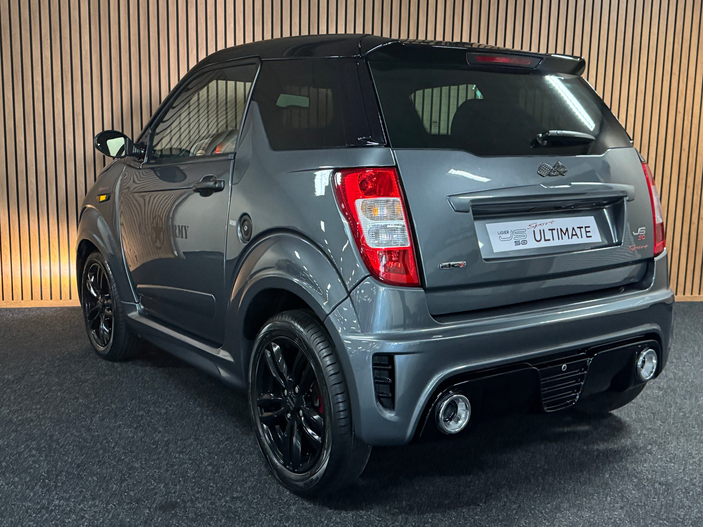 Ligier JS50 Sport / Leiser DCI Motor / Spotify DAB+ Servolenkung | 45 km/h | Innerhalb 250 KM Kostenlose Lieferung | Mopedauto | Leichtmobile