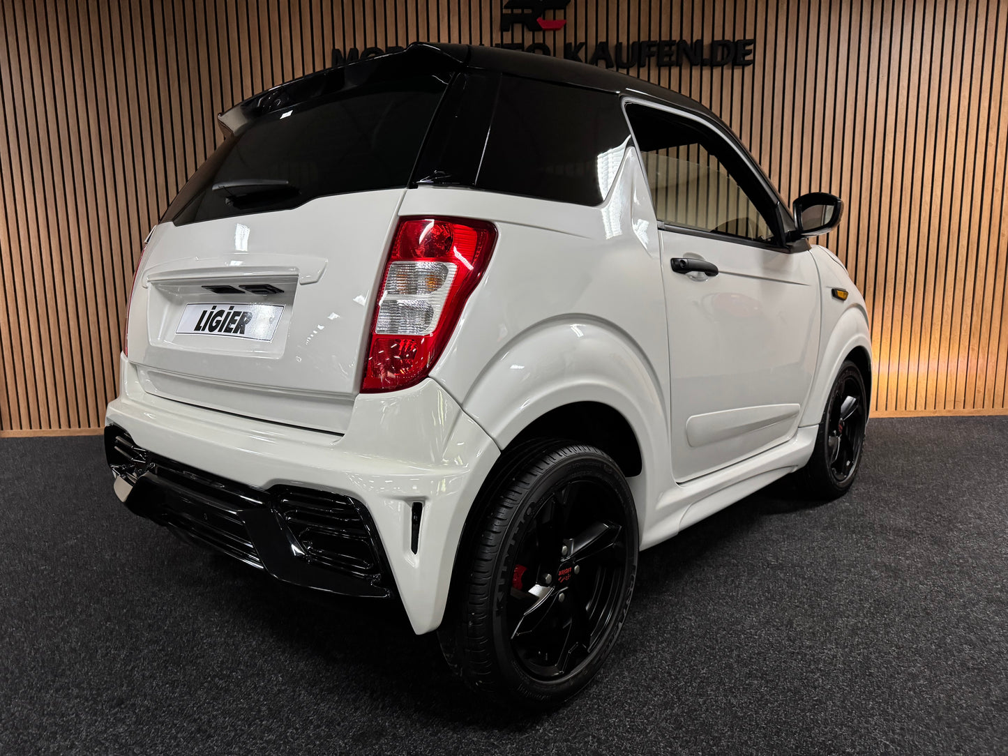 Ligier JS50 / 56 Facelift | Servolenkung | Rückfahrkamera | 8 PS leiser DCI Motor | 45 km/h | Rückfahrkamera | Innerhalb 250 KM Kostenlose Lieferung | Mopedauto | Leichtmobile
