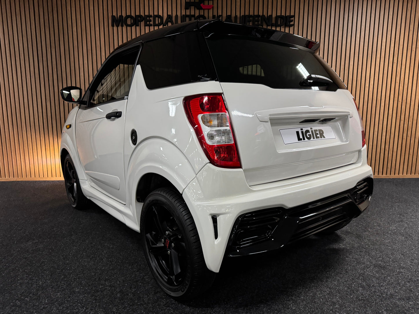 Ligier JS50 / 56 Facelift | Servolenkung | Rückfahrkamera | 8 PS leiser DCI Motor | 45 km/h | Rückfahrkamera | Innerhalb 250 KM Kostenlose Lieferung | Mopedauto | Leichtmobile