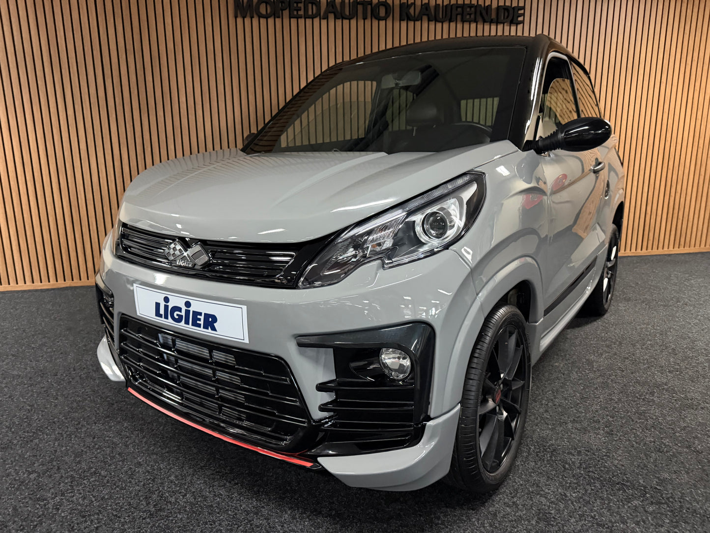 Ligier JS60 Sport Ultimate | Nardo Grau | Servo | 8 PS leiser DCI motor | Rückfahrkamera | Apple Carplay/Android | 45 km/h | Innerhalb 250 KM Kostenlose Lieferung | Mopedauto | Leichtmobile