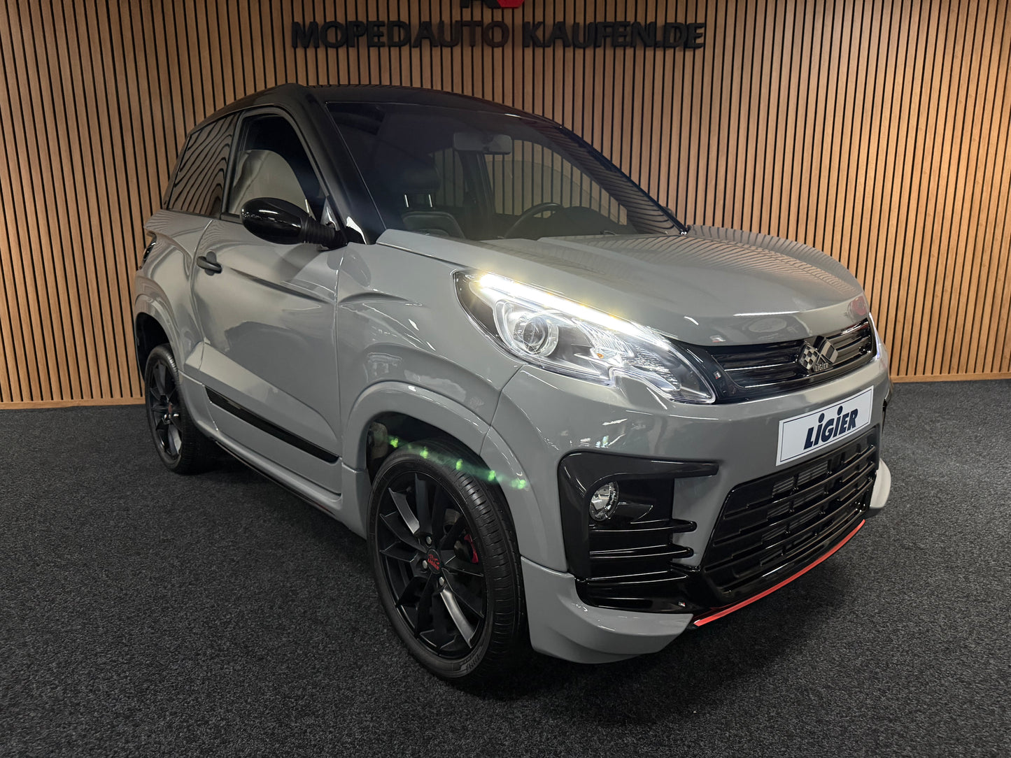 Ligier JS60 Sport Ultimate | Nardo Grau | Servo | 8 PS leiser DCI motor | Rückfahrkamera | Apple Carplay/Android | 45 km/h | Innerhalb 250 KM Kostenlose Lieferung | Mopedauto | Leichtmobile