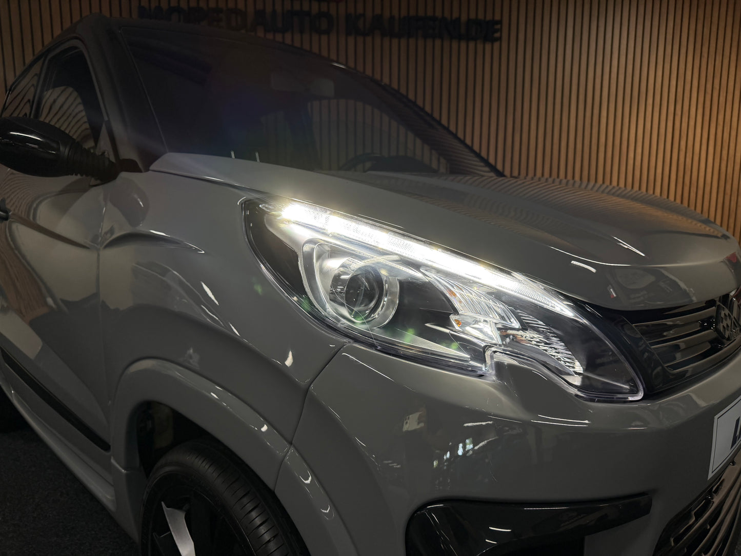 Ligier JS60 Sport Ultimate | Nardo Grau | Servo | 8 PS leiser DCI motor | Rückfahrkamera | Apple Carplay/Android | 45 km/h | Innerhalb 250 KM Kostenlose Lieferung | Mopedauto | Leichtmobile