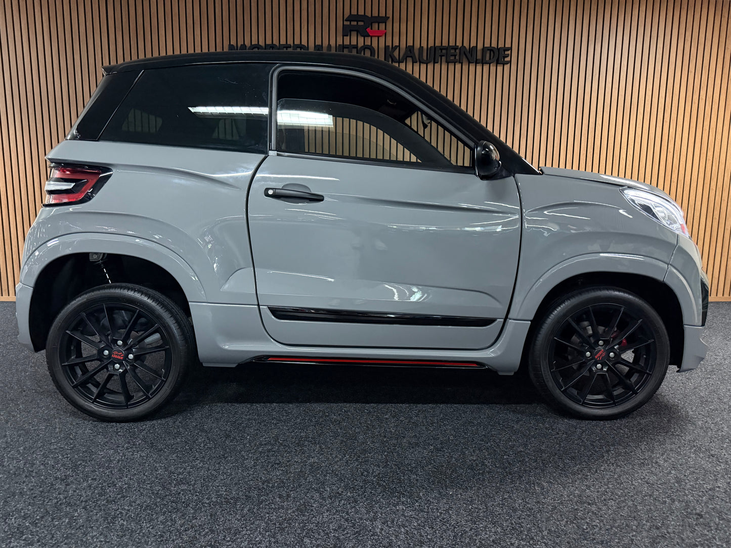 Ligier JS60 Sport Ultimate | Nardo Grau | Servo | 8 PS leiser DCI motor | Rückfahrkamera | Apple Carplay/Android | 45 km/h | Innerhalb 250 KM Kostenlose Lieferung | Mopedauto | Leichtmobile