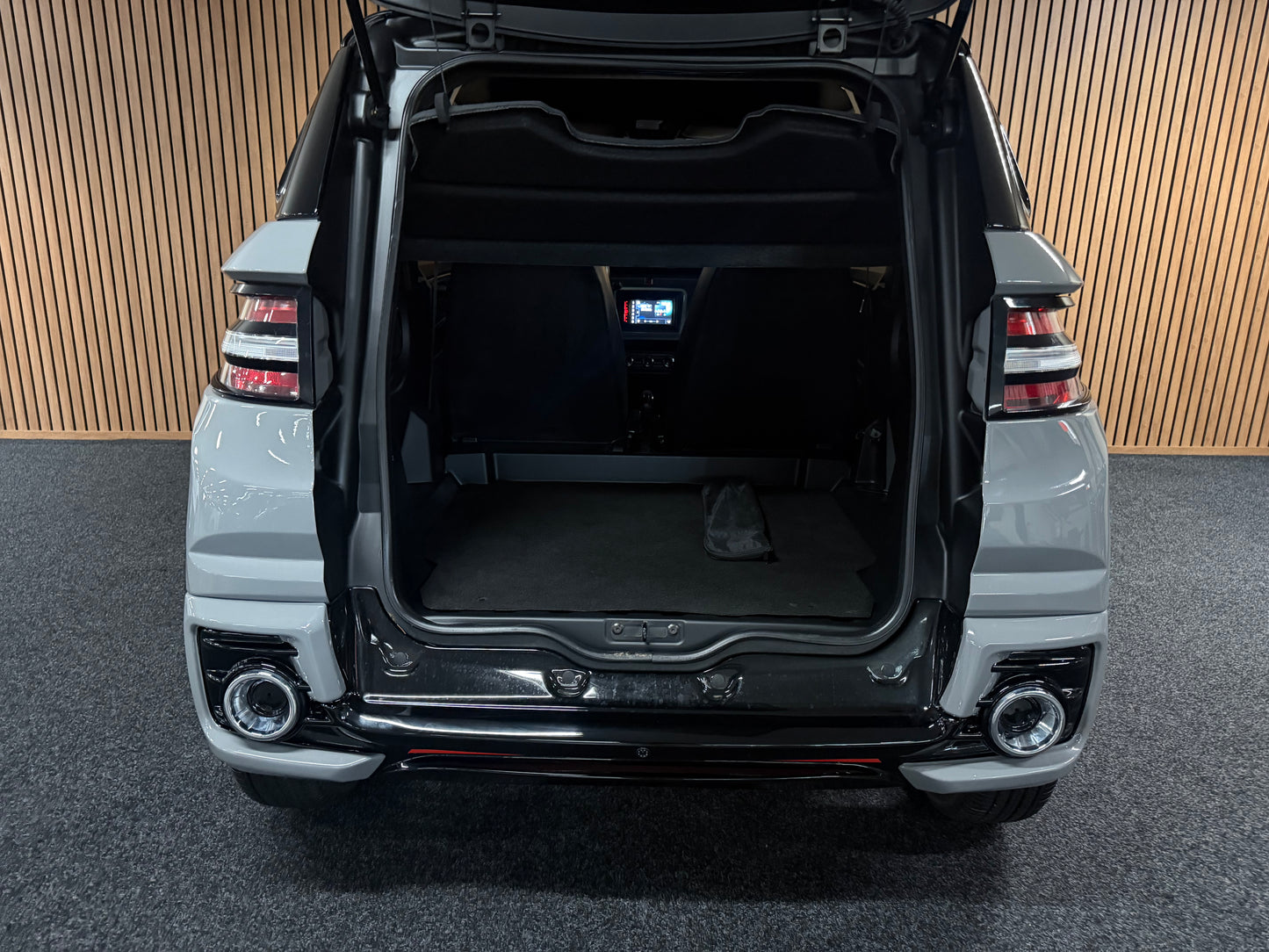 Ligier JS60 Sport Ultimate | Nardo Grau | Servo | 8 PS leiser DCI motor | Rückfahrkamera | Apple Carplay/Android | 45 km/h | Innerhalb 250 KM Kostenlose Lieferung | Mopedauto | Leichtmobile