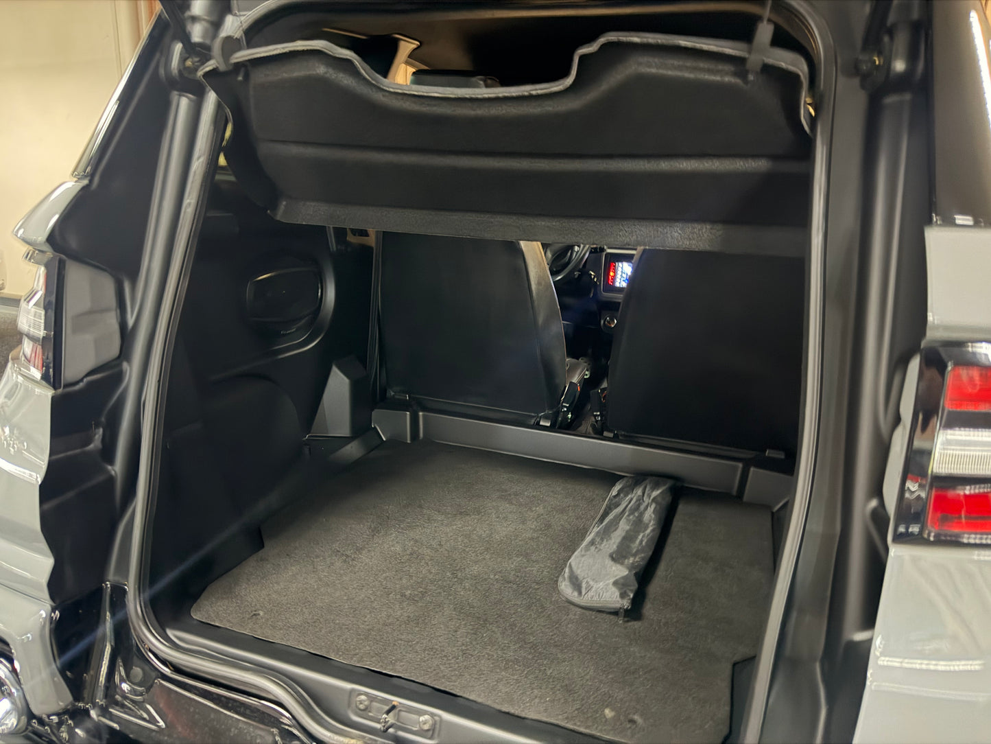 Ligier JS60 Sport Ultimate | Nardo Grau | Servo | 8 PS leiser DCI motor | Rückfahrkamera | Apple Carplay/Android | 45 km/h | Innerhalb 250 KM Kostenlose Lieferung | Mopedauto | Leichtmobile