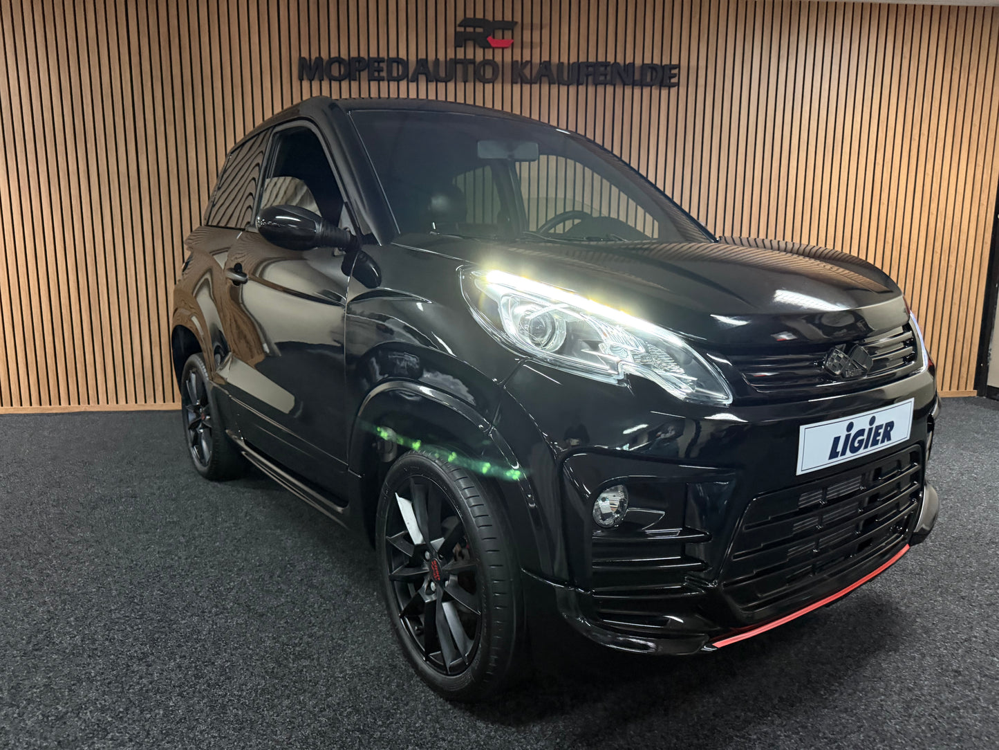 Ligier JS60 Sport Ultimate | KLIMA | Servo | 8 PS leiser DCI Motor | Apple Carplay/Android | 45 km/h | Innerhalb 250 KM Kostenlose Lieferung | Mopedauto | Leichtmobile