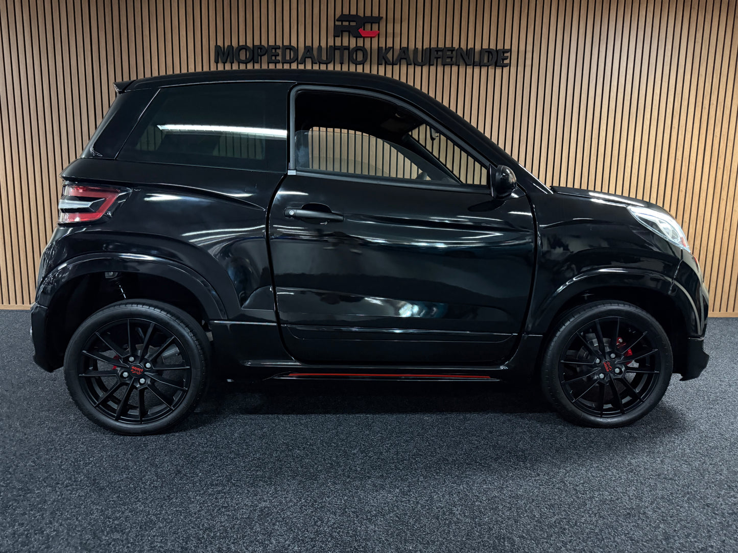 Ligier JS60 Sport Ultimate | KLIMA | Servo | 8 PS leiser DCI Motor | Apple Carplay/Android | 45 km/h | Innerhalb 250 KM Kostenlose Lieferung | Mopedauto | Leichtmobile