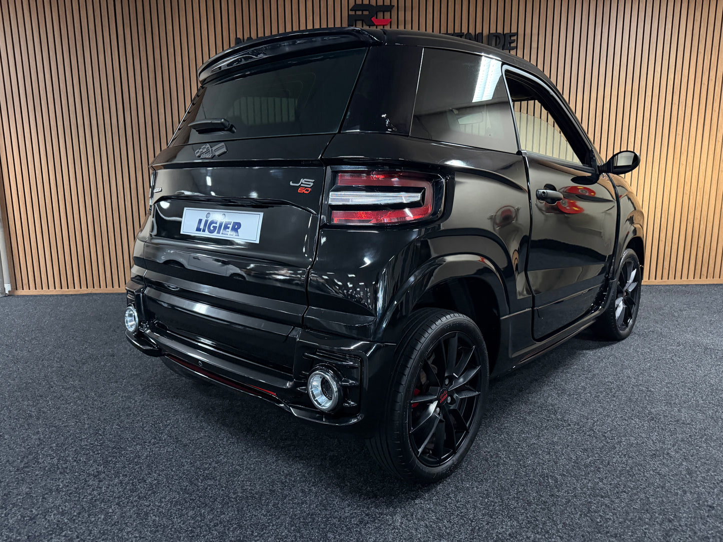 Ligier JS60 Sport Ultimate | KLIMA | Servo | 8 PS leiser DCI Motor | Apple Carplay/Android | 45 km/h | Innerhalb 250 KM Kostenlose Lieferung | Mopedauto | Leichtmobile