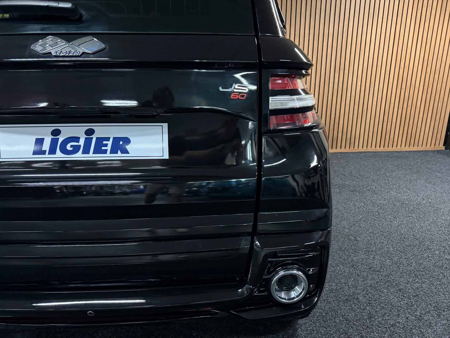 Ligier JS60 Sport Ultimate | KLIMA | Servo | 8 PS leiser DCI Motor | Apple Carplay/Android | 45 km/h | Innerhalb 250 KM Kostenlose Lieferung | Mopedauto | Leichtmobile