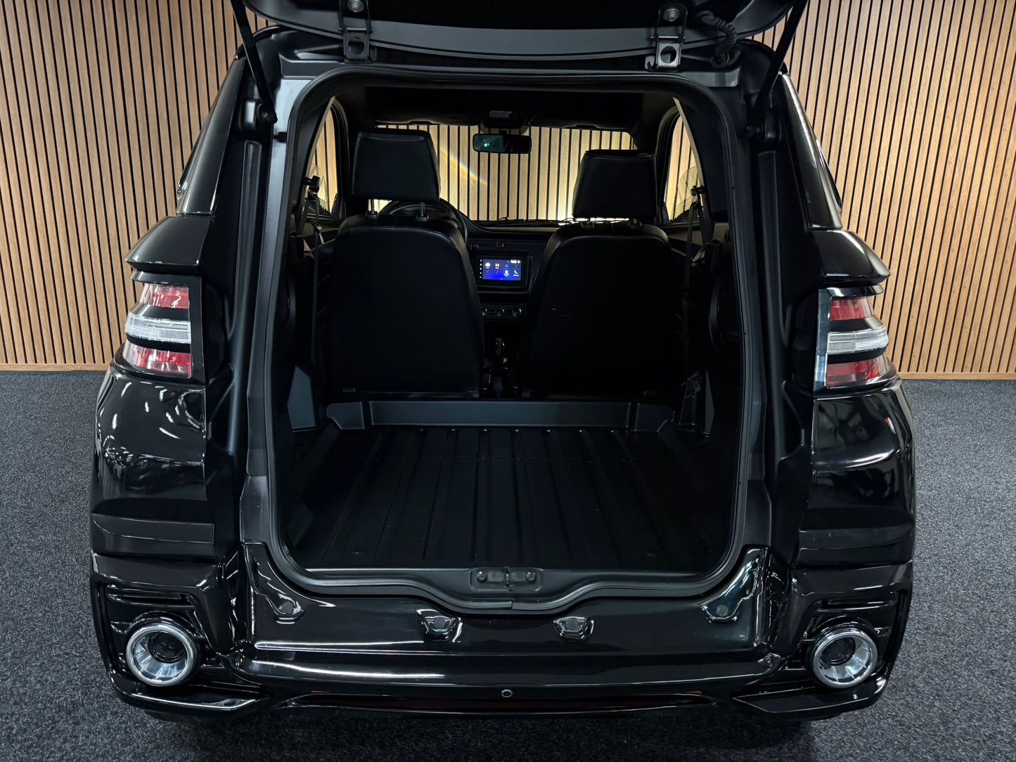 Ligier JS60 Sport Ultimate | KLIMA | Servo | 8 PS leiser DCI Motor | Apple Carplay/Android | 45 km/h | Innerhalb 250 KM Kostenlose Lieferung | Mopedauto | Leichtmobile