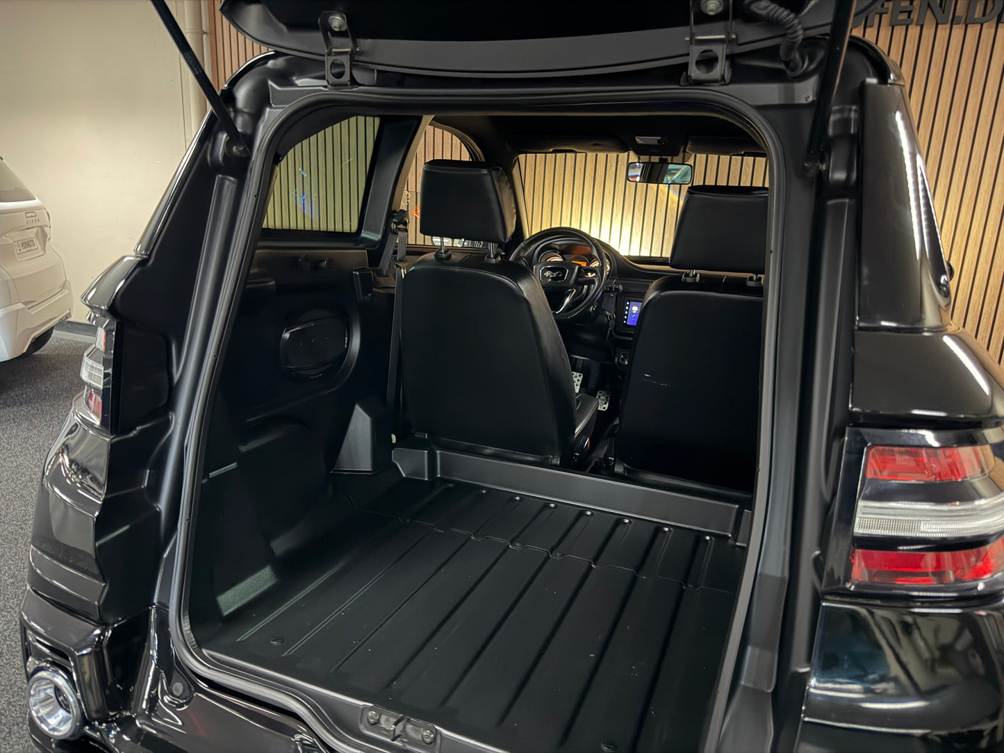 Ligier JS60 Sport Ultimate | KLIMA | Servo | 8 PS leiser DCI Motor | Apple Carplay/Android | 45 km/h | Innerhalb 250 KM Kostenlose Lieferung | Mopedauto | Leichtmobile