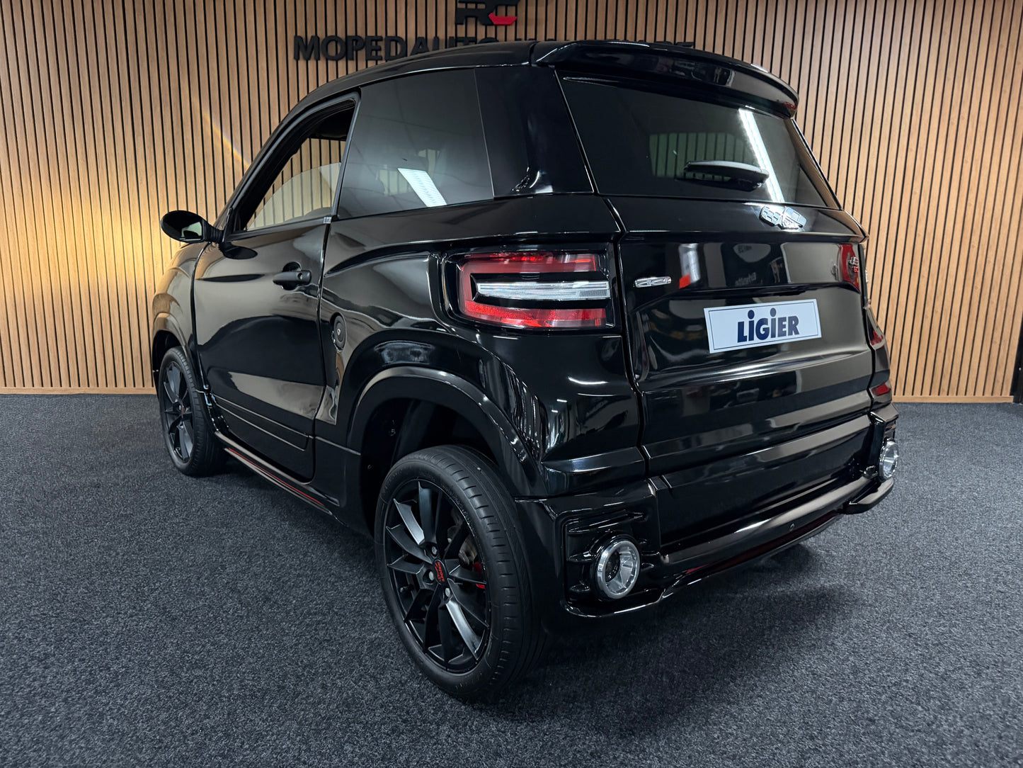 Ligier JS60 Sport Ultimate | KLIMA | Servo | 8 PS leiser DCI Motor | Apple Carplay/Android | 45 km/h | Innerhalb 250 KM Kostenlose Lieferung | Mopedauto | Leichtmobile