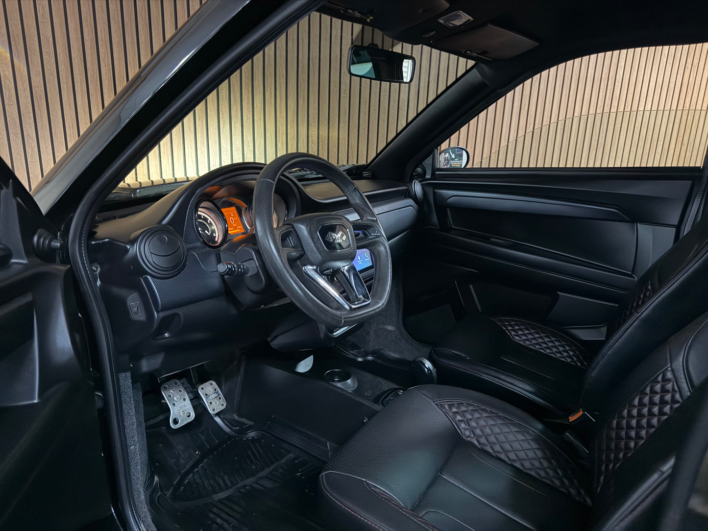 Ligier JS60 Sport Ultimate | KLIMA | Servo | 8 PS leiser DCI Motor | Apple Carplay/Android | 45 km/h | Innerhalb 250 KM Kostenlose Lieferung | Mopedauto | Leichtmobile