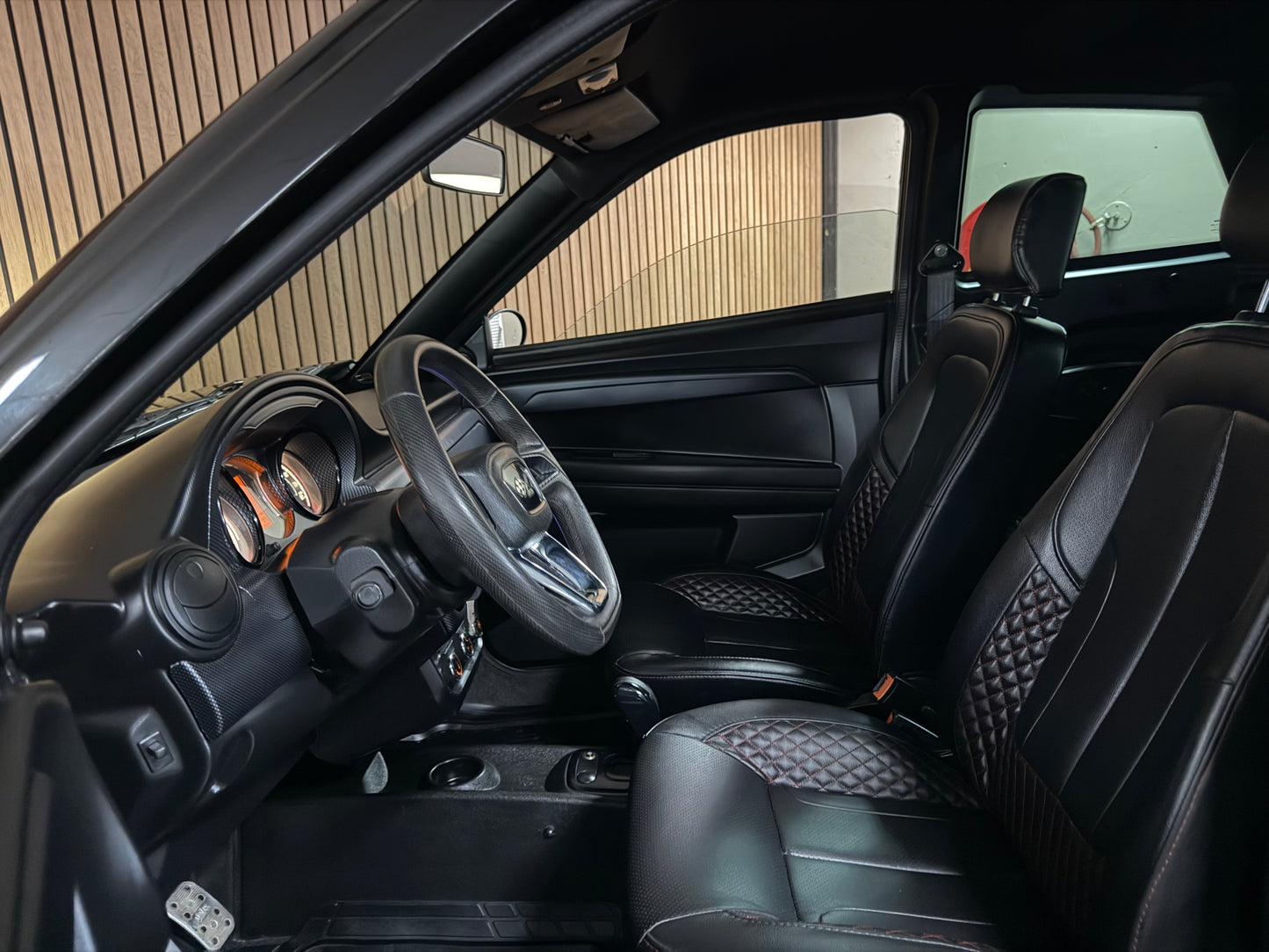 Ligier JS60 Sport Ultimate | KLIMA | Servo | 8 PS leiser DCI Motor | Apple Carplay/Android | 45 km/h | Innerhalb 250 KM Kostenlose Lieferung | Mopedauto | Leichtmobile