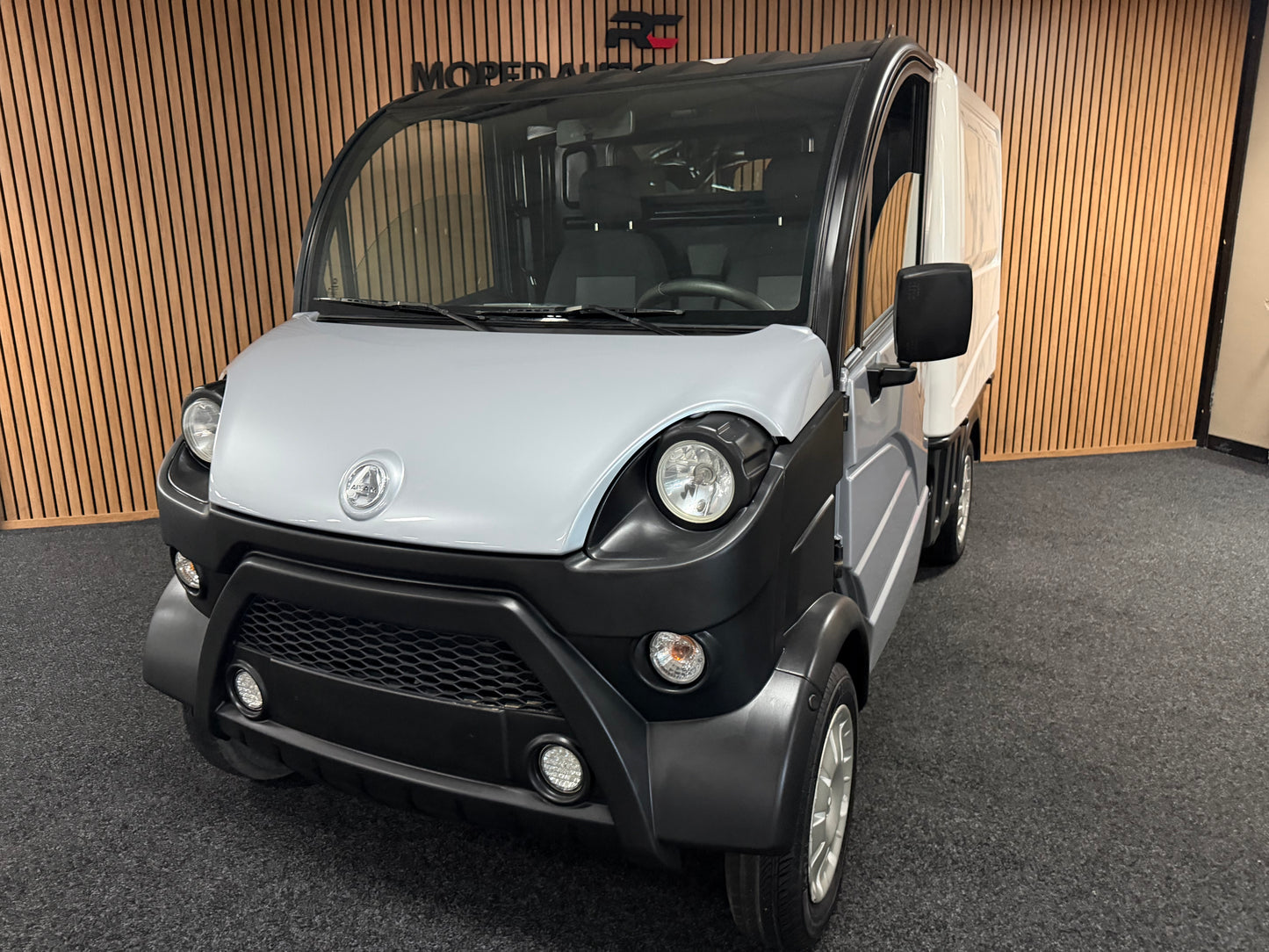 Aixam D-Truck Kastenwagen | 8 PS Kubota Motor | 45 km/h | Innerhalb 250 KM Kostenlose Lieferung | Mopedauto | Leichtmobile