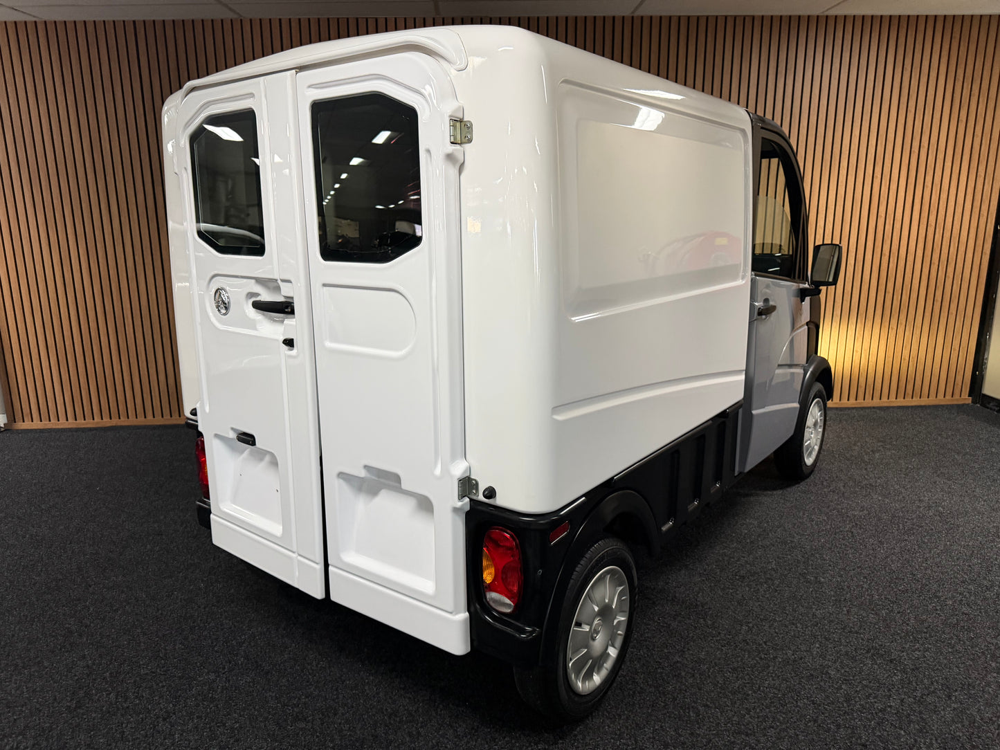 Aixam D-Truck Kastenwagen | 8 PS Kubota Motor | 45 km/h | Innerhalb 250 KM Kostenlose Lieferung | Mopedauto | Leichtmobile