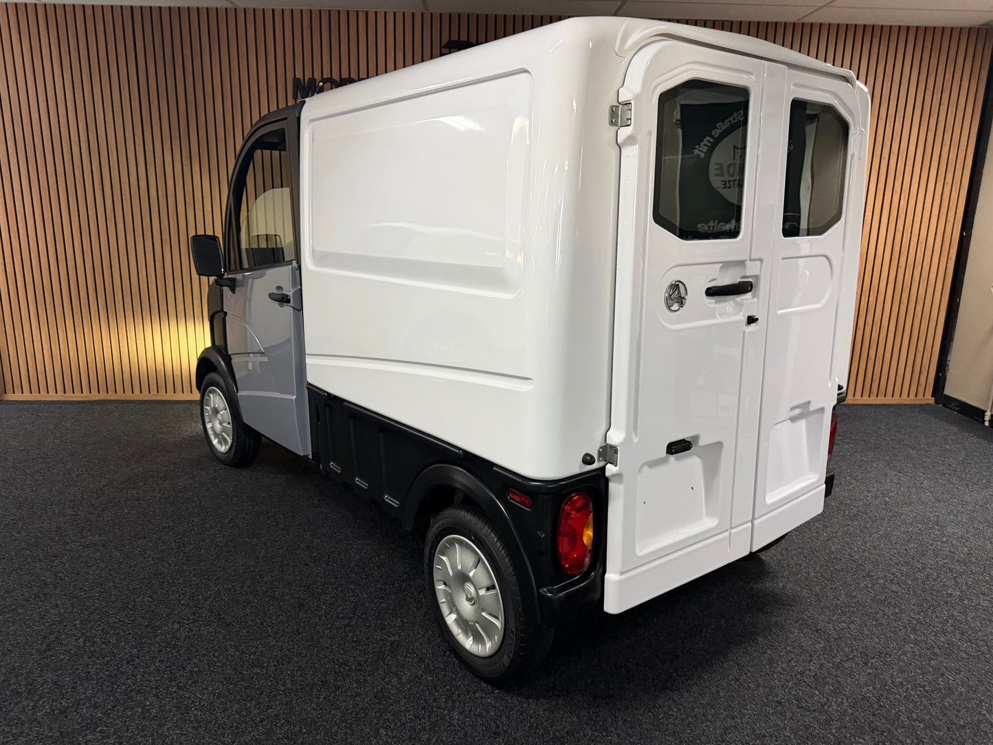 Aixam D-Truck Kastenwagen | 8 PS Kubota Motor | 45 km/h | Innerhalb 250 KM Kostenlose Lieferung | Mopedauto | Leichtmobile