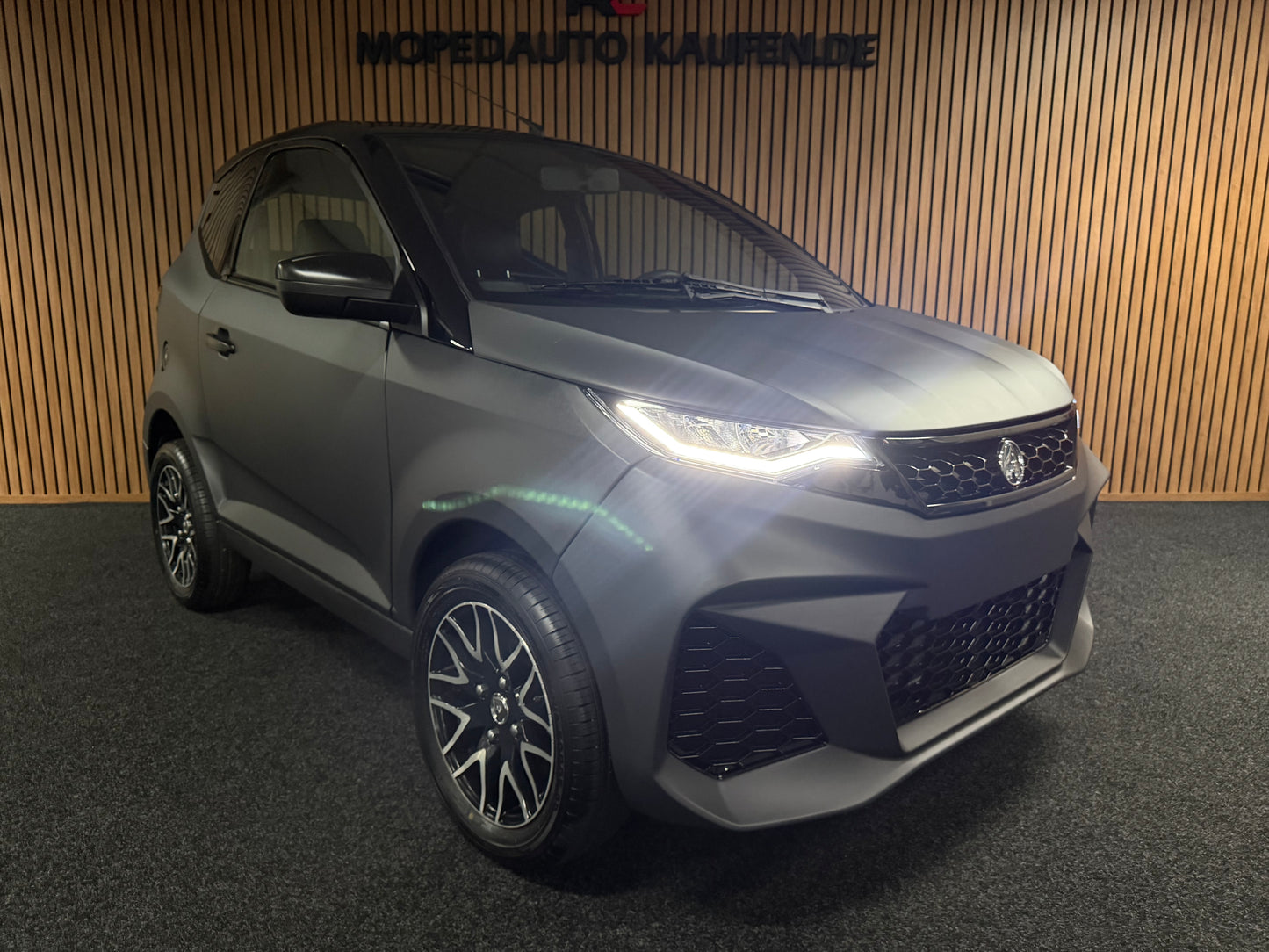 Aixam City Sport GTI | Mattgrau | 8 PS Kubota Motor | Rückfahrkamera | 45 km/h | Innerhalb 250 KM Kostenlose Lieferung | Mopedauto | Leichtmobile
