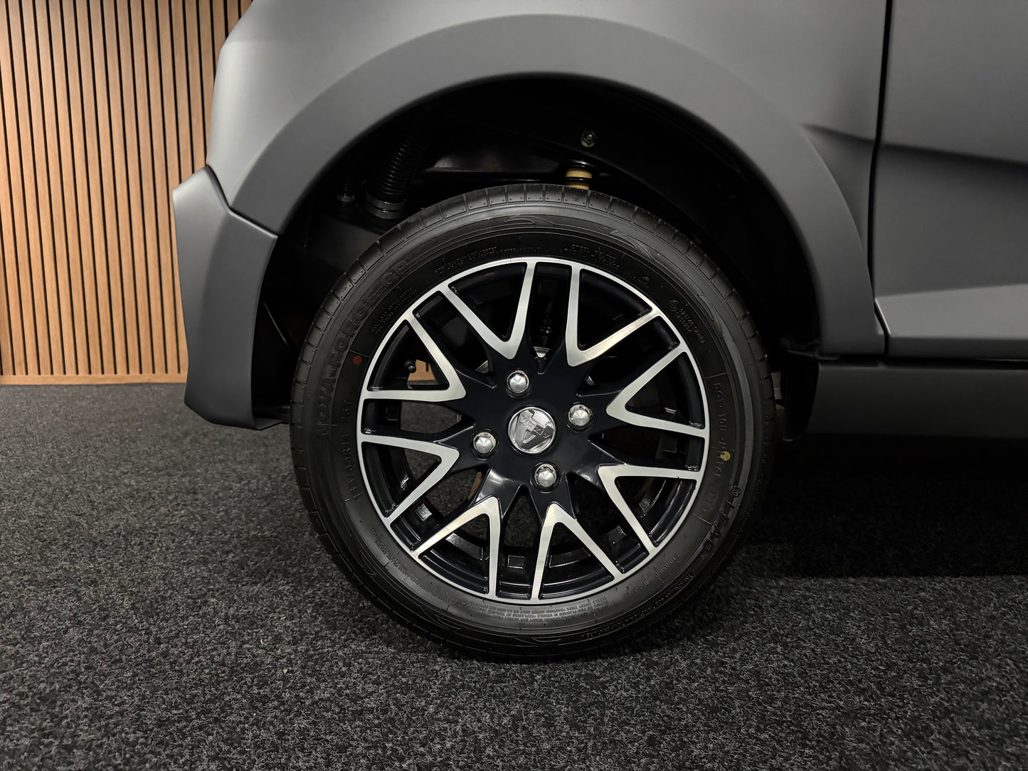 Aixam City Sport GTI | Mattgrau | 8 PS Kubota Motor | Rückfahrkamera | 45 km/h | Innerhalb 250 KM Kostenlose Lieferung | Mopedauto | Leichtmobile