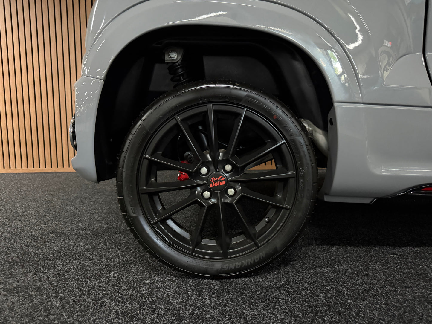 Ligier JS60 Sport Ultimate | Full Option | KLIMA | Servo | Ambilight | Apple carplay 8 PS leiser DCI Motor | 45 km/h | Rückfahrkamera | Innerhalb 250 KM Kostenlose Lieferung | Mopedauto | Leichtmobile