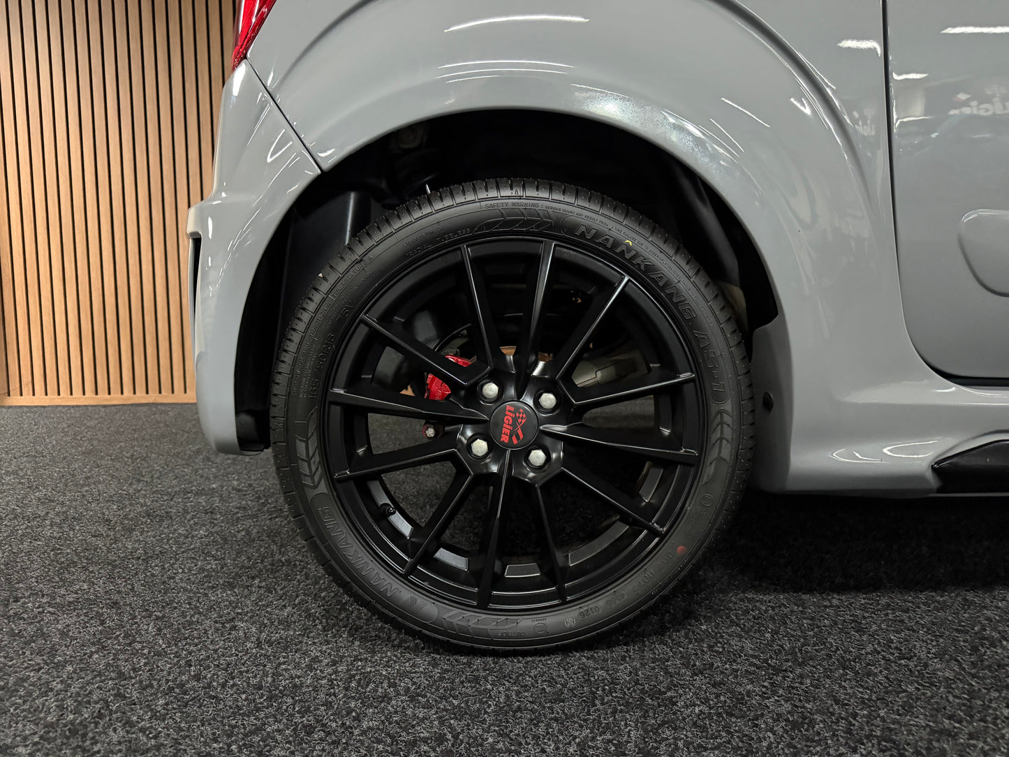 Ligier JS50 Sport Ultimate | KLIMA | Servo | Nardo Grau | 8 PS leiser DCI Motor | 45 km/h | Rückfahrkamera | Innerhalb 250 KM Kostenlose Lieferung | Mopedauto | Leichtmobile